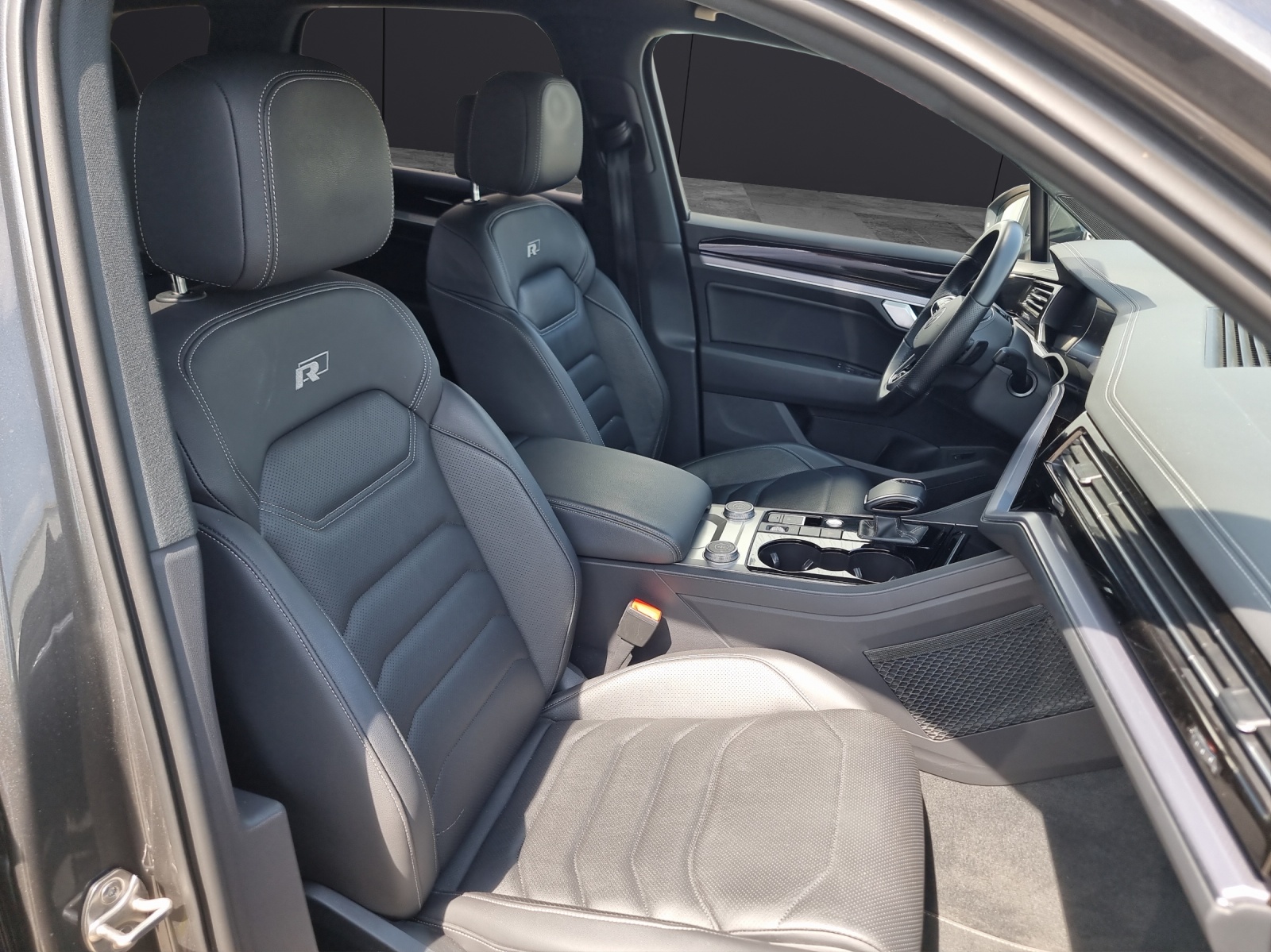 Fahrzeugabbildung Volkswagen Touareg TDI R-Line 4M Matrix STH Luft Pano RFK AppCon ACC SH