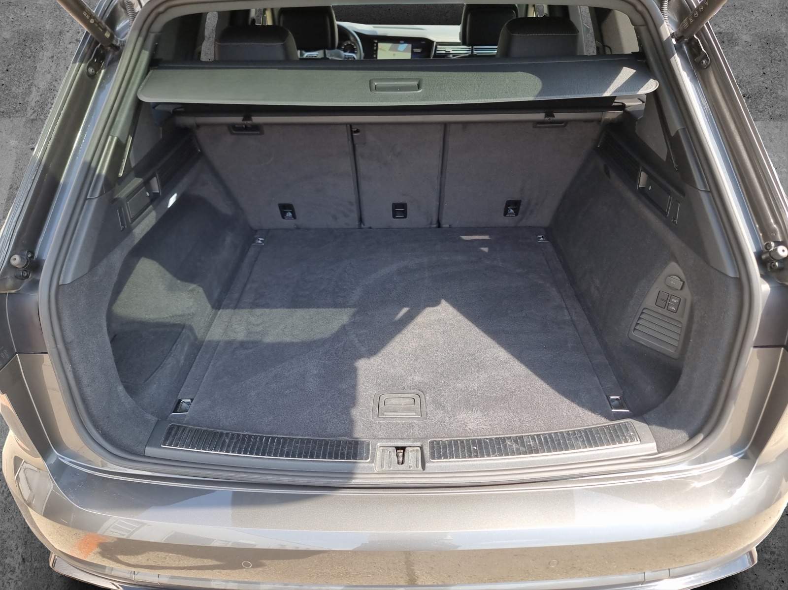 Fahrzeugabbildung Volkswagen Touareg TDI R-Line 4M Matrix STH Luft Pano RFK AppCon ACC SH