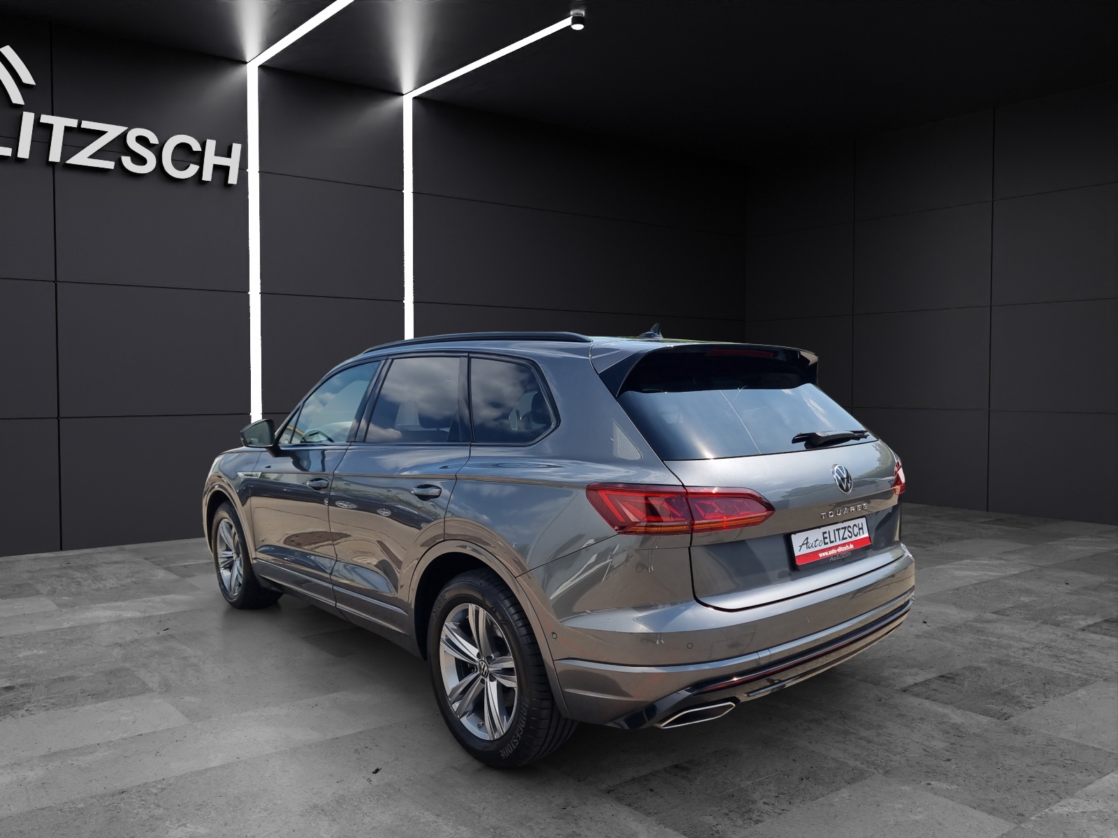 Fahrzeugabbildung Volkswagen Touareg TDI R-Line 4M Matrix STH Luft Pano RFK AppCon ACC SH