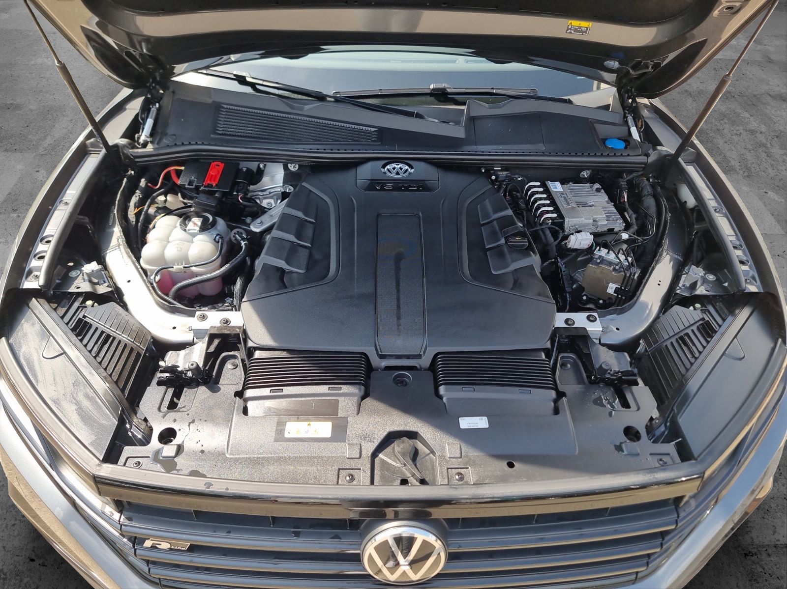 Fahrzeugabbildung Volkswagen Touareg TDI R-Line 4M Matrix STH Luft Pano RFK AppCon ACC SH