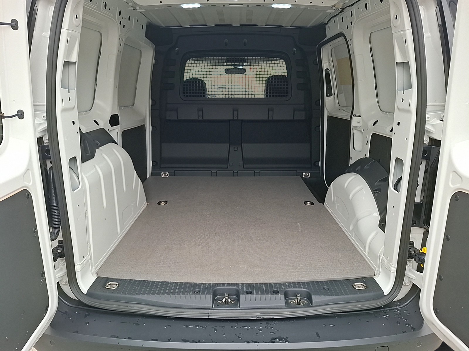 Fahrzeugabbildung Volkswagen Caddy TDI Kasten LED AHK DAB Climatronic PDC