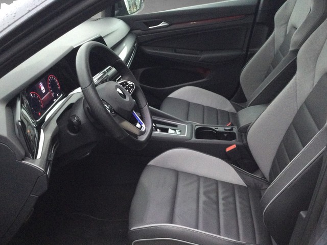 Fahrzeugabbildung Volkswagen Golf VIII GTE Matrix STH Navi Leder AID ACC SH