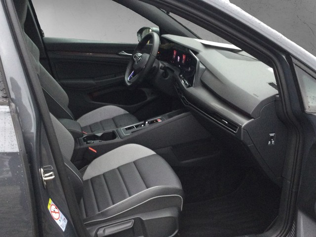 Fahrzeugabbildung Volkswagen Golf VIII GTE Matrix STH Navi Leder AID ACC SH