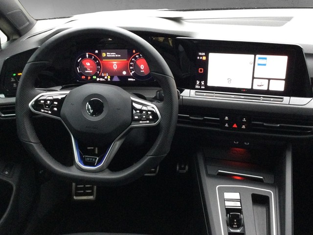 Fahrzeugabbildung Volkswagen Golf VIII GTE Matrix STH Navi Leder AID ACC SH