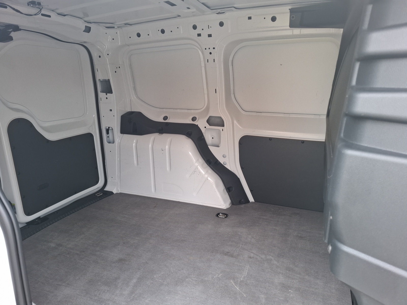 Fahrzeugabbildung Volkswagen Caddy Kasten TSI EcoProfi Klima DAB PDC SH