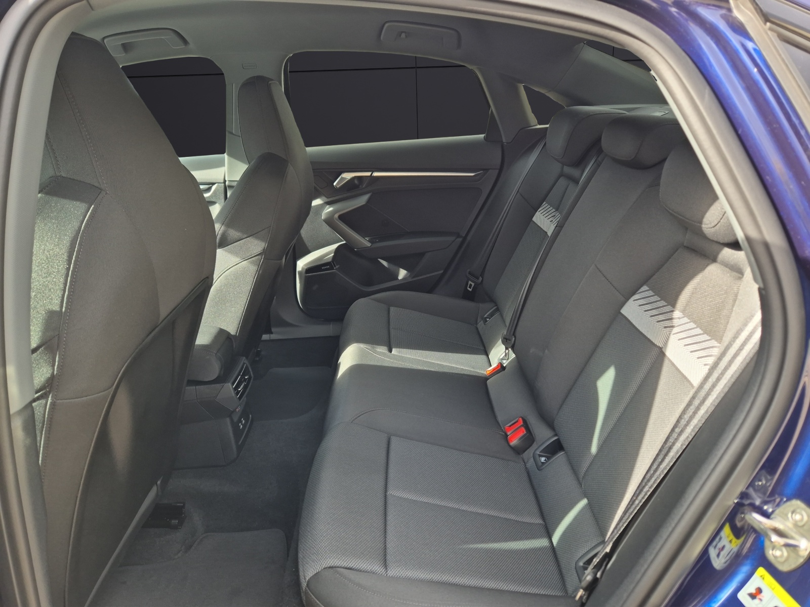 Fahrzeugabbildung Audi A3 Limousine 35 TDI S-line S tronic STH LED Navi AVC AID 360° SH