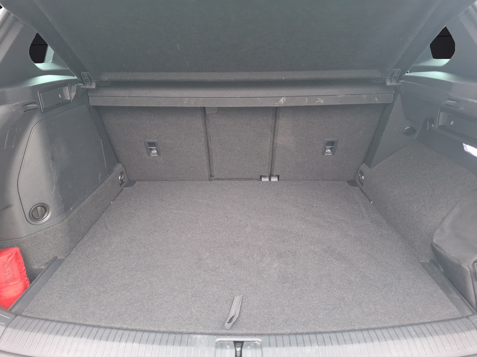 Fahrzeugabbildung Volkswagen Tiguan eHybrid R-Line DSG Matrix Navi AID ACC SHZ 19