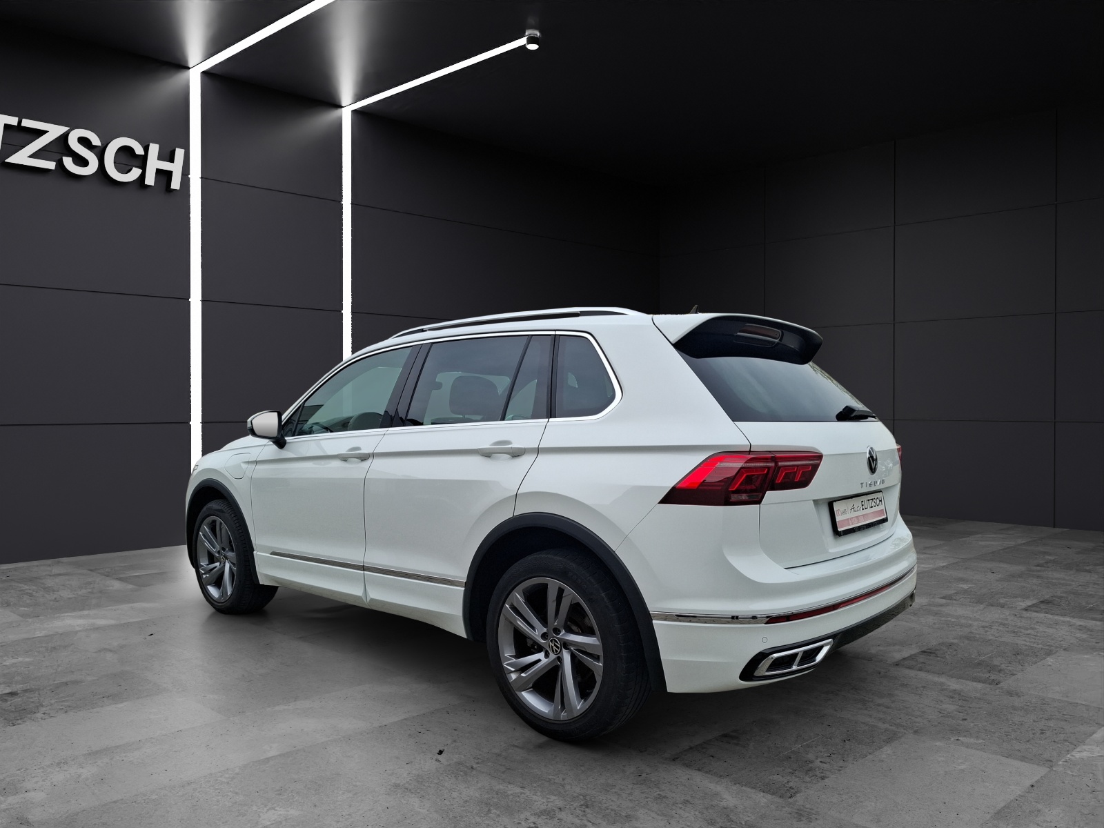 Fahrzeugabbildung Volkswagen Tiguan eHybrid R-Line DSG Matrix Navi AID ACC SHZ 19