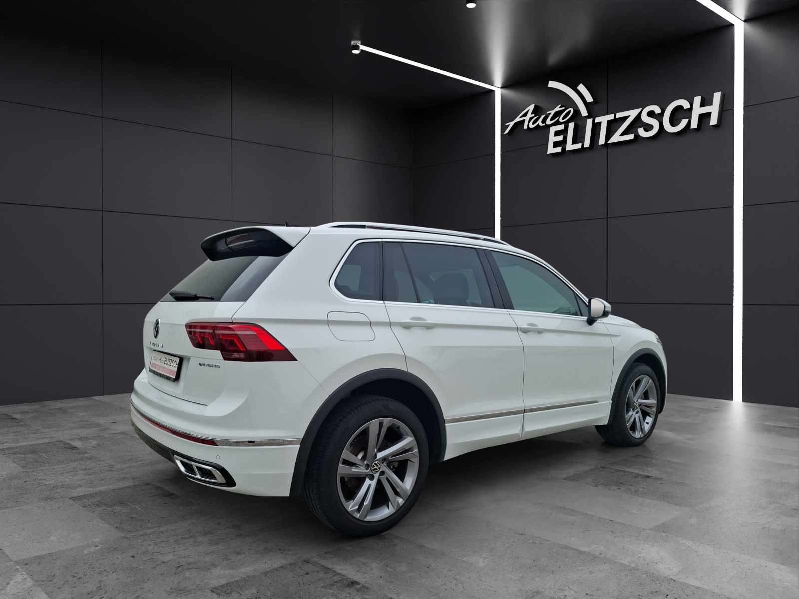 Fahrzeugabbildung Volkswagen Tiguan eHybrid R-Line DSG Matrix Navi AID ACC SHZ 19