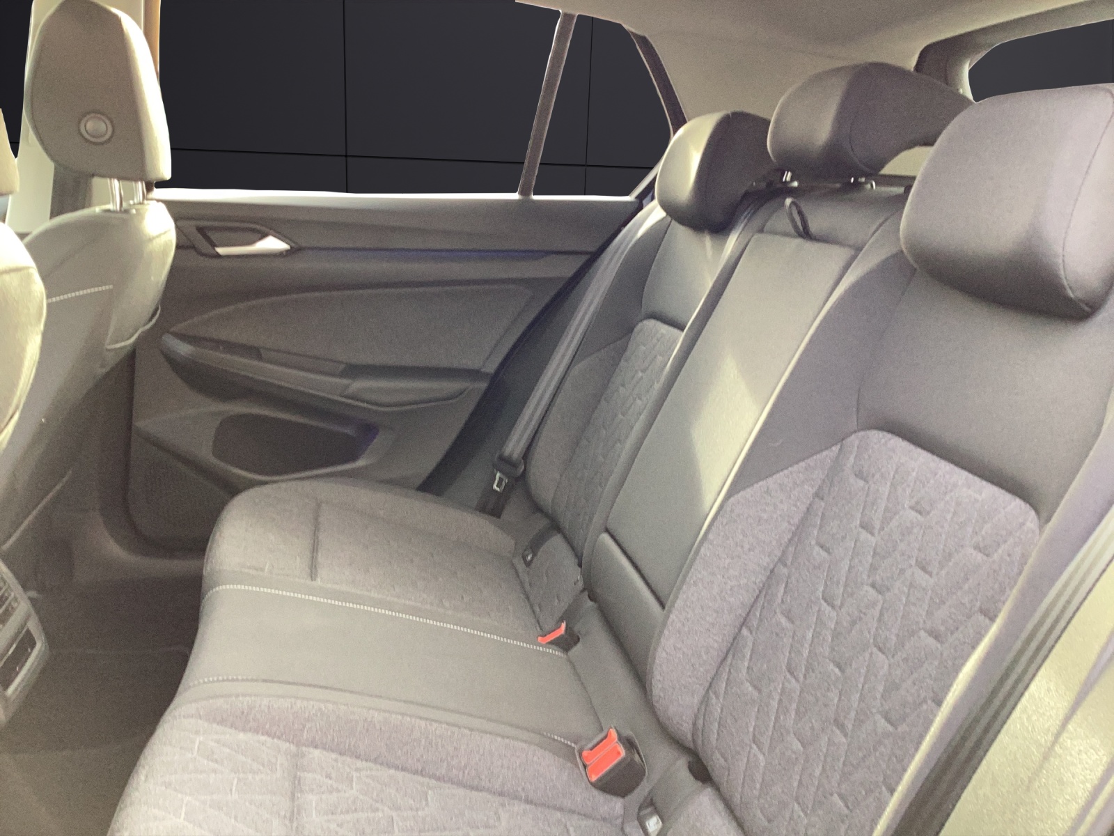 Fahrzeugabbildung Volkswagen Golf VIII TSI Move Climatronic AID PDC SH LM