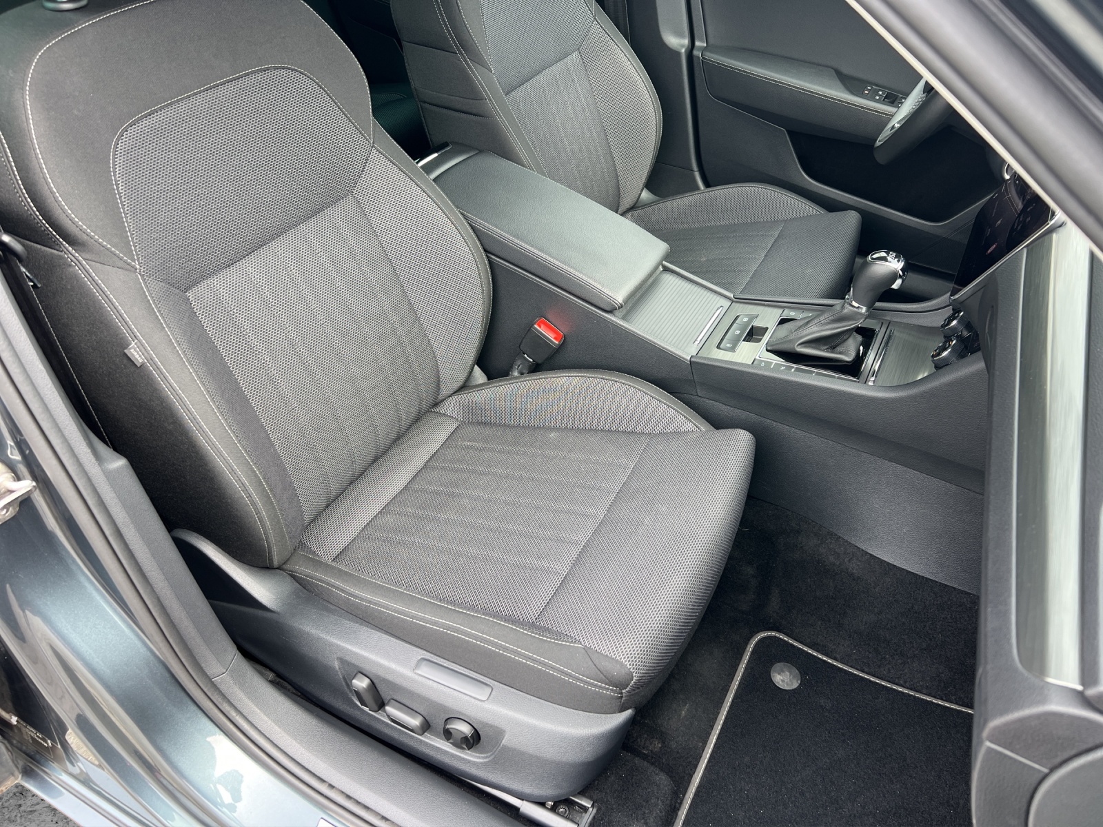Fahrzeugabbildung SKODA Superb Combi Style iV Matrix Navi ACC DCC RFK