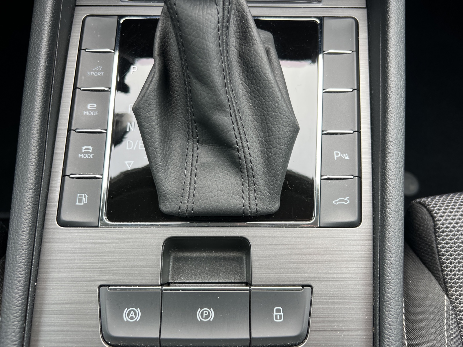 Fahrzeugabbildung SKODA Superb Combi Style iV Matrix Navi ACC DCC RFK