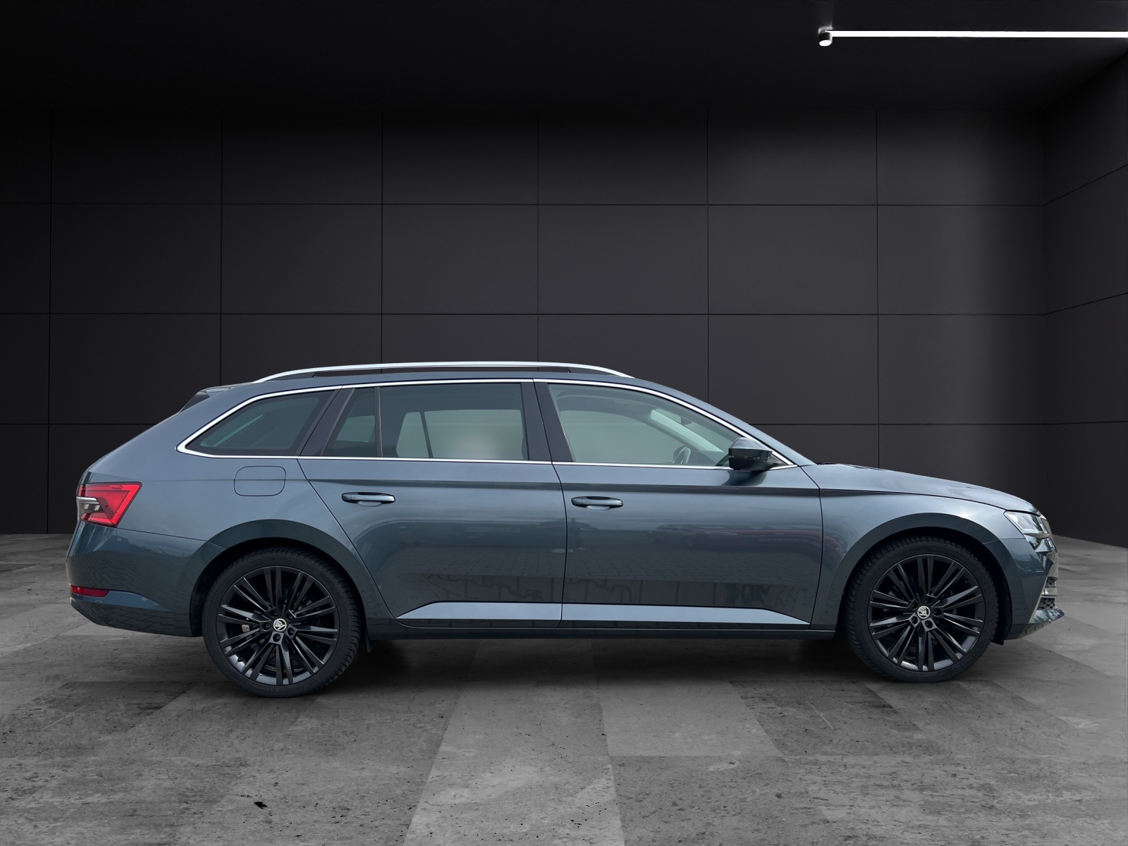 Fahrzeugabbildung SKODA Superb Combi Style iV Matrix Navi ACC DCC RFK