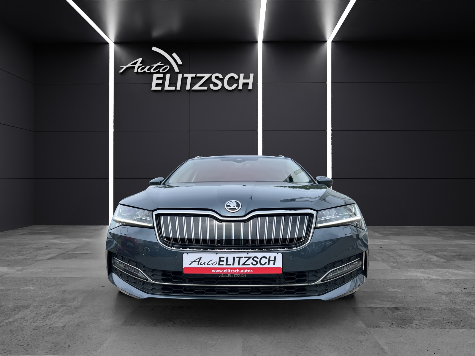 Fahrzeugabbildung SKODA Superb Combi Style iV Matrix Navi ACC DCC RFK