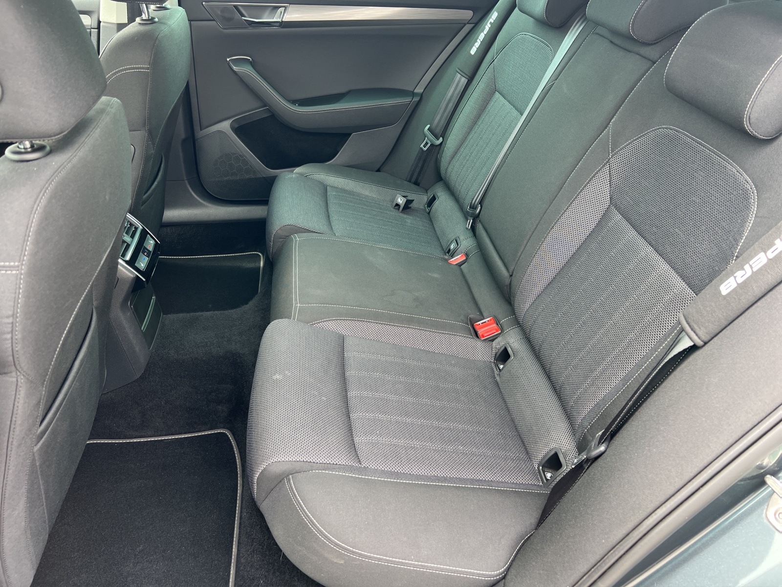 Fahrzeugabbildung SKODA Superb Combi Style iV Matrix Navi ACC DCC RFK