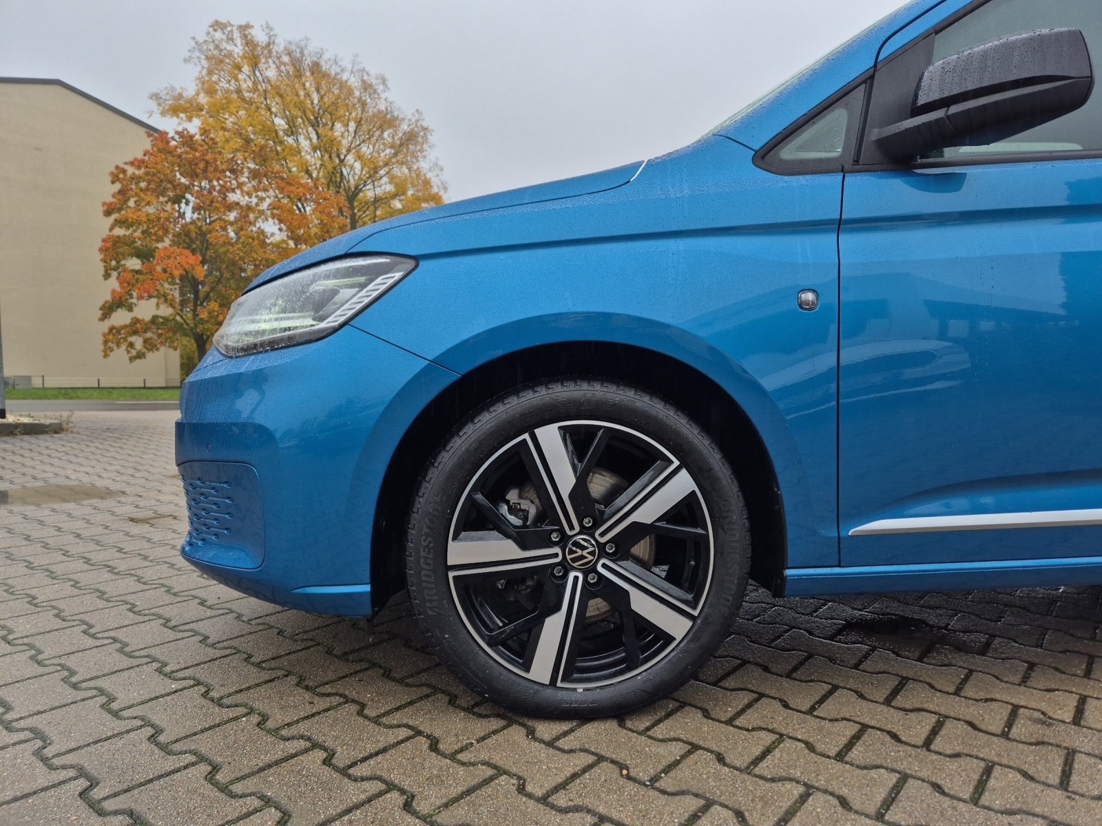 Fahrzeugabbildung Volkswagen Caddy TDI Style DSG NAVI LED ACC PANO