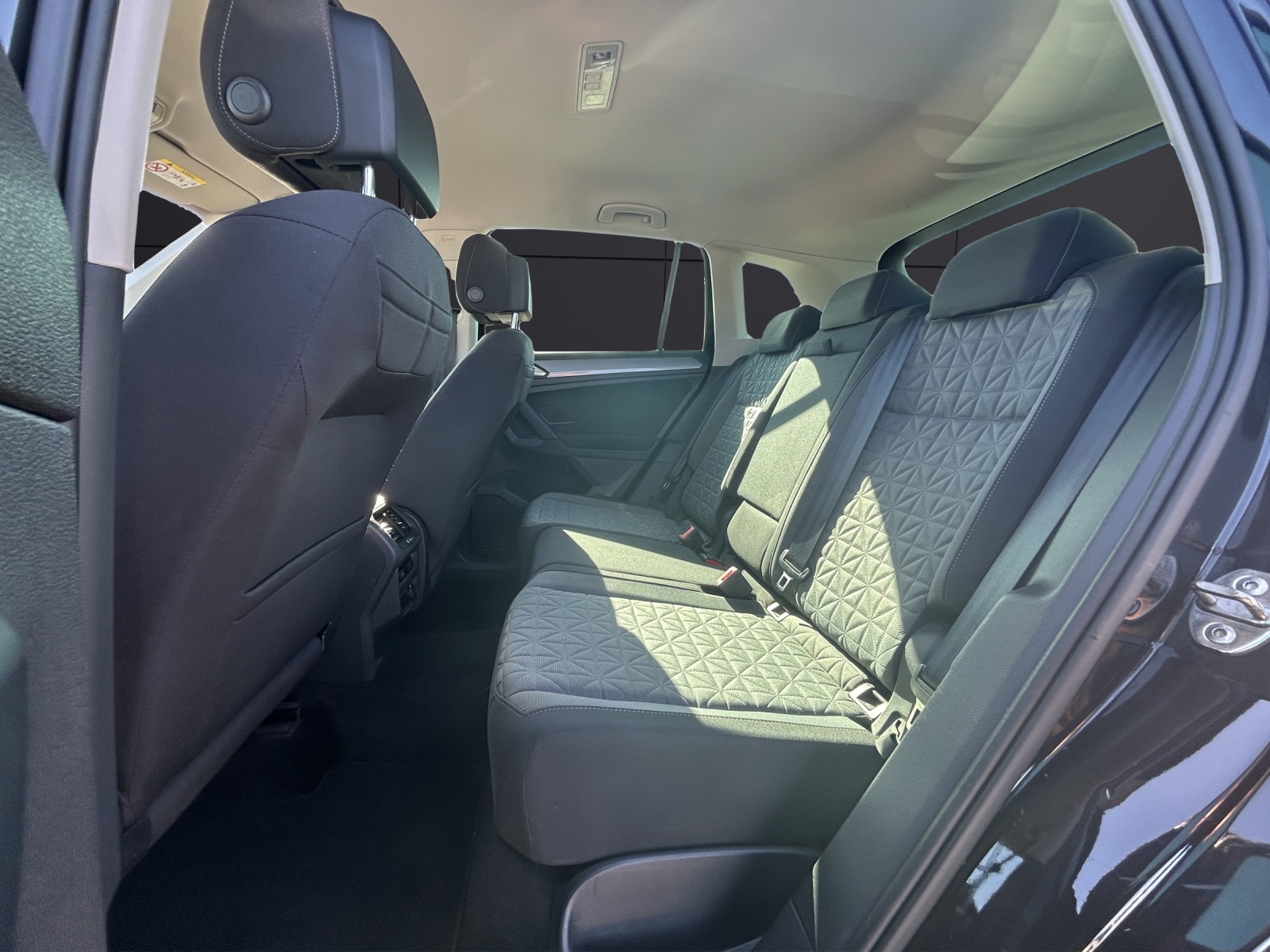 Fahrzeugabbildung Volkswagen Tiguan Life TDI DSG 4M LED ACC AHK LRHzg SH RearView AppConnect Navi