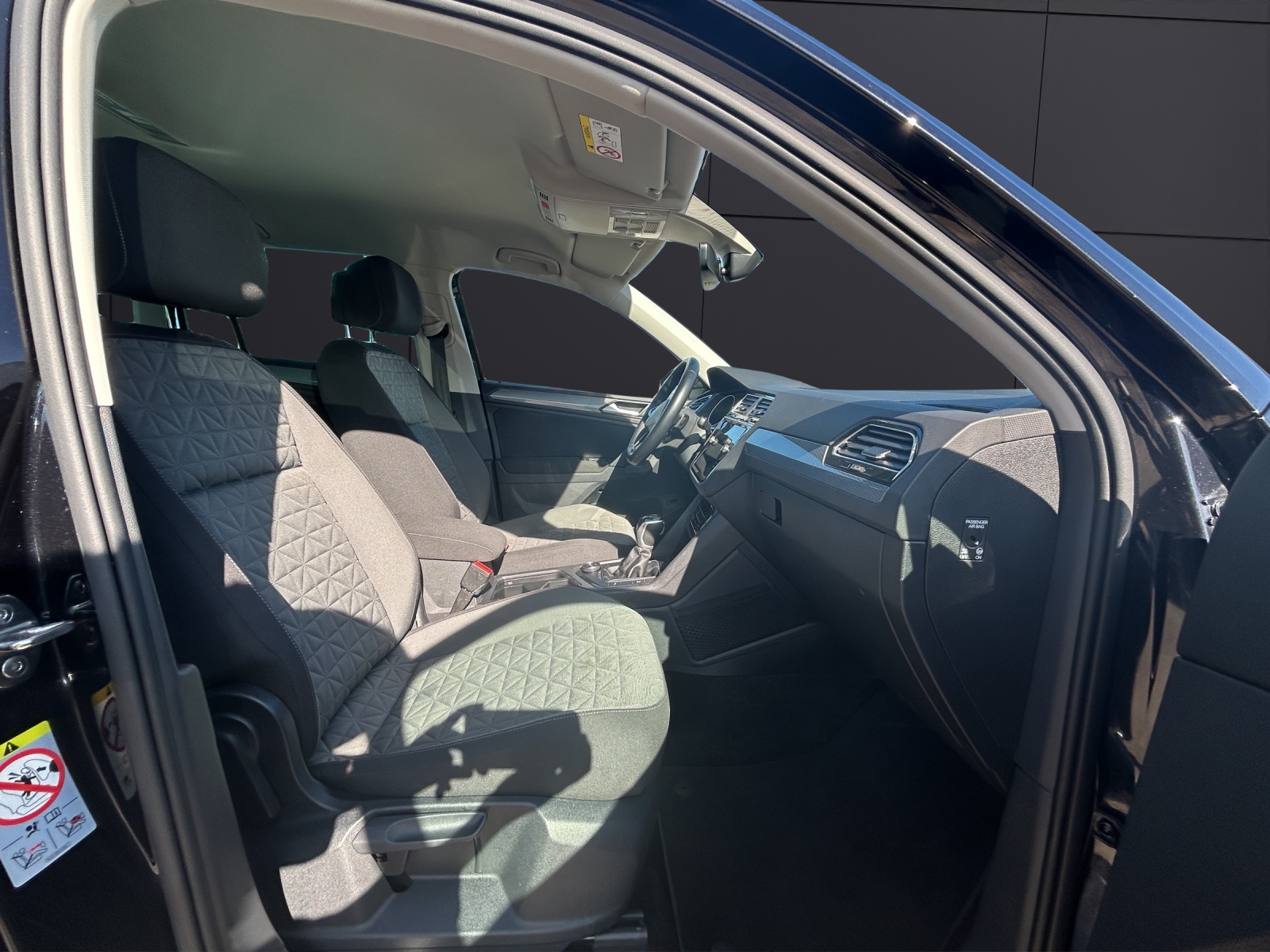 Fahrzeugabbildung Volkswagen Tiguan Life TDI DSG 4M LED ACC AHK LRHzg SH RearView AppConnect Navi