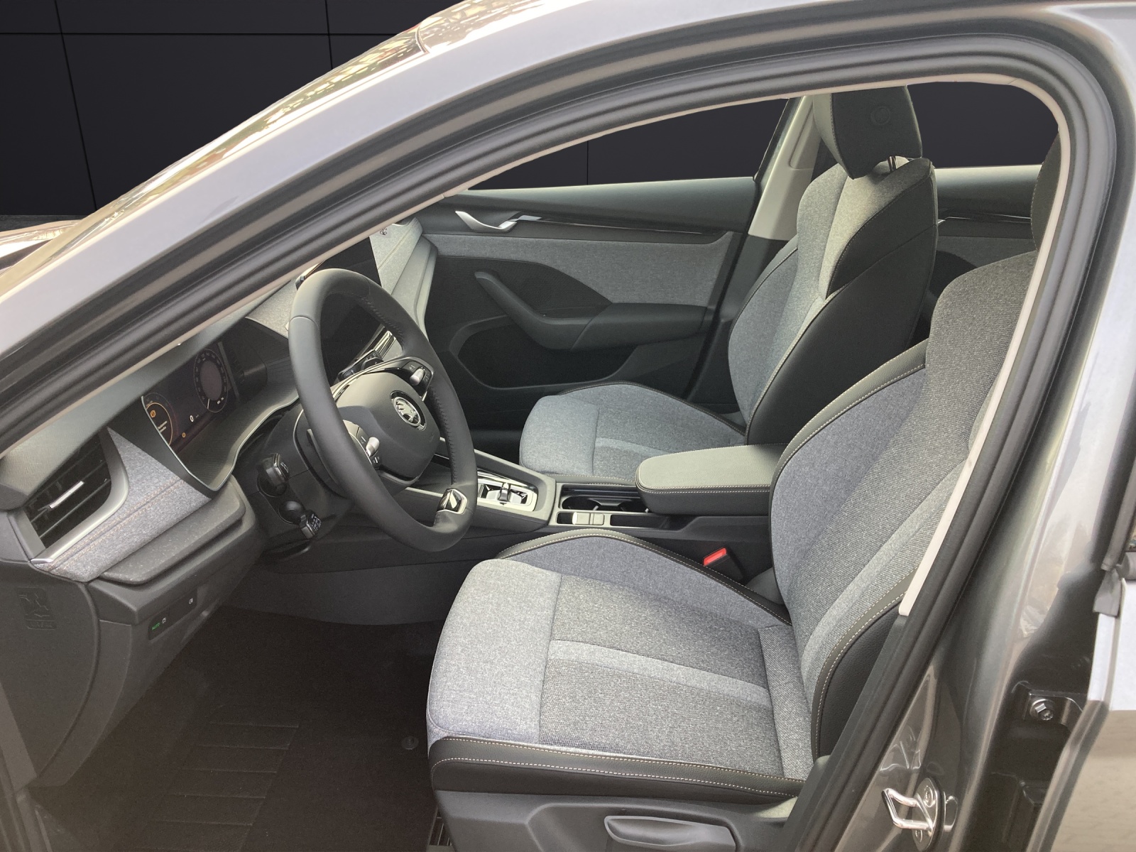 Fahrzeugabbildung SKODA Octavia Combi 1.5 TSI Selection LED-Scheinwerfer, Audi virtual Cockpit, Navi