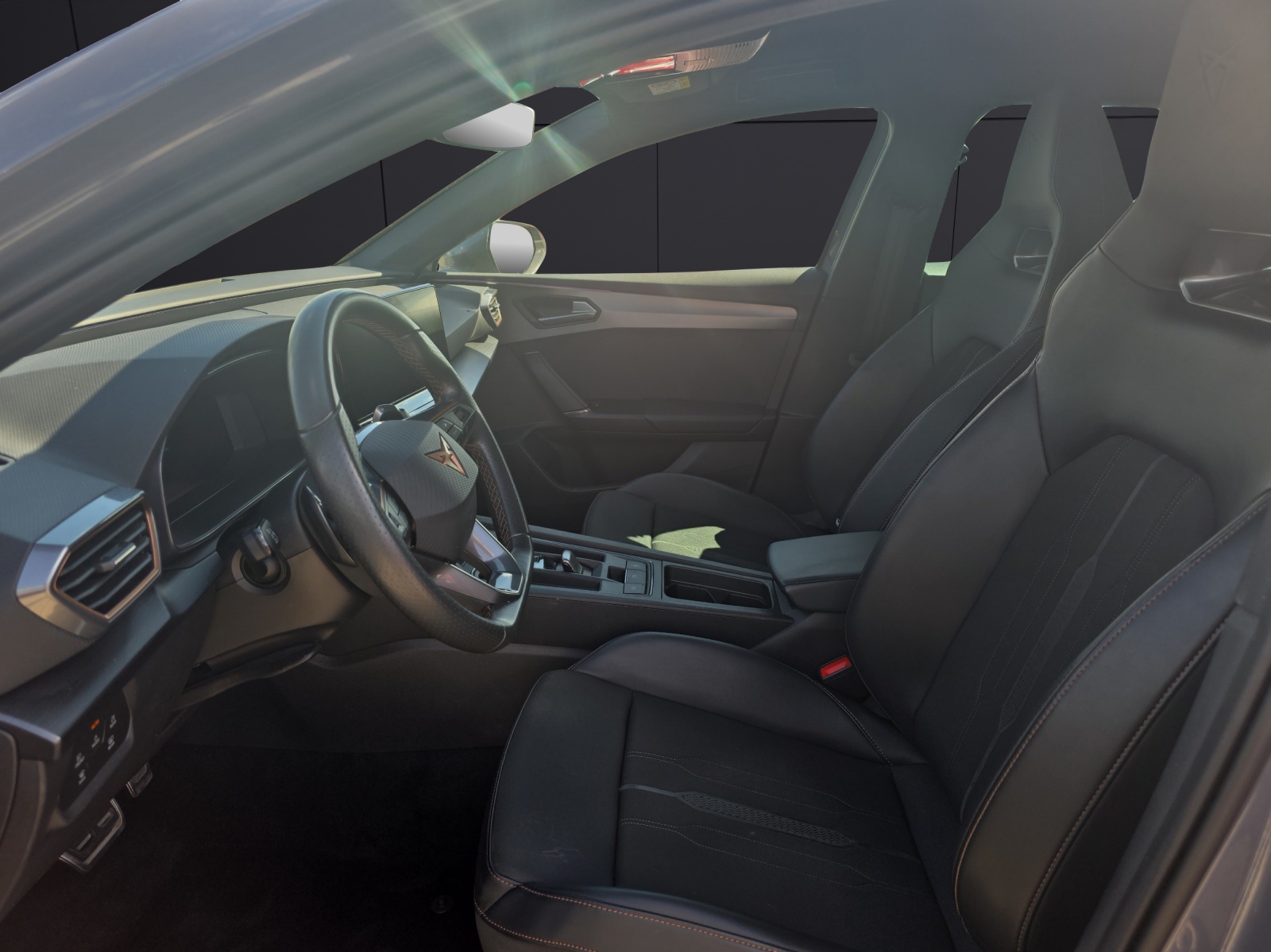 Fahrzeugabbildung CUPRA Leon 1.4 e-Hybrid DSG LED Navi GRA PDC SH 18