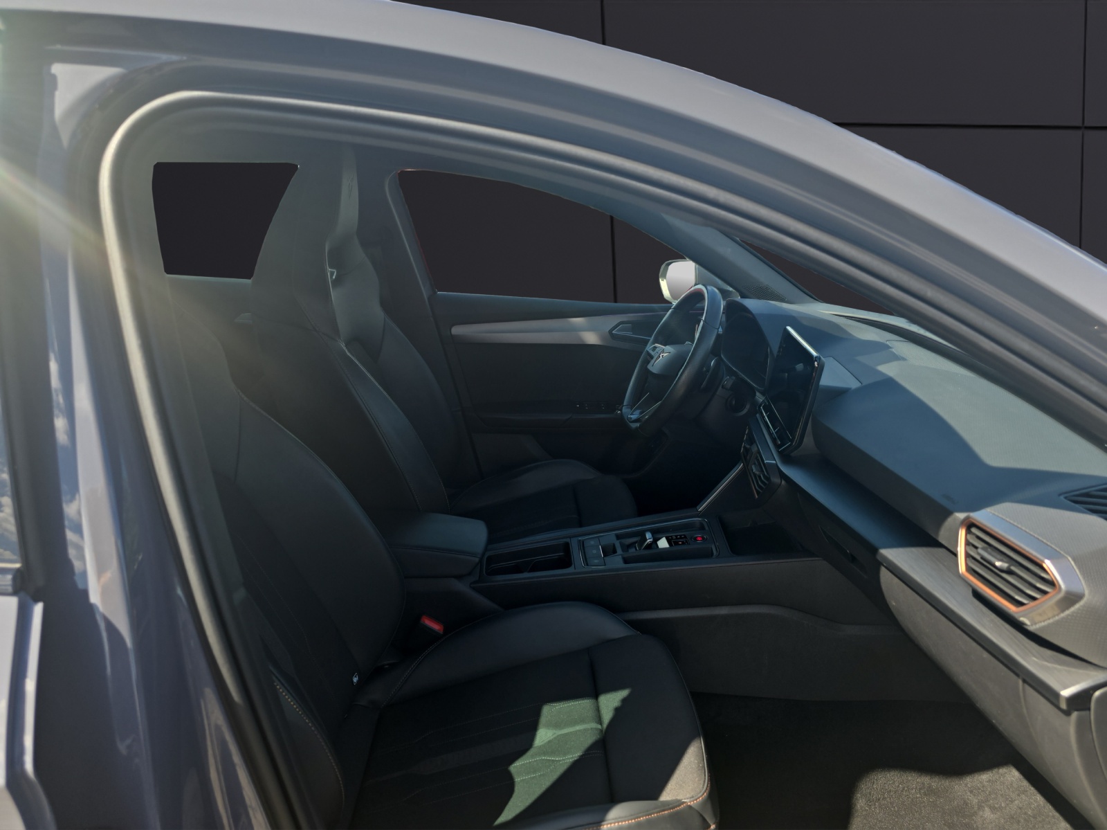 Fahrzeugabbildung CUPRA Leon 1.4 e-Hybrid DSG LED Navi GRA PDC SH 18