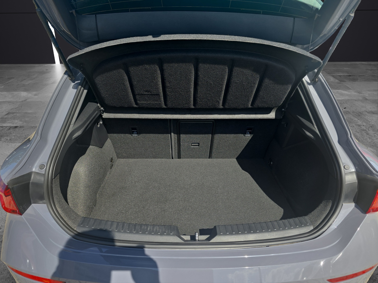 Fahrzeugabbildung CUPRA Leon 1.4 e-Hybrid DSG LED Navi GRA PDC SH 18