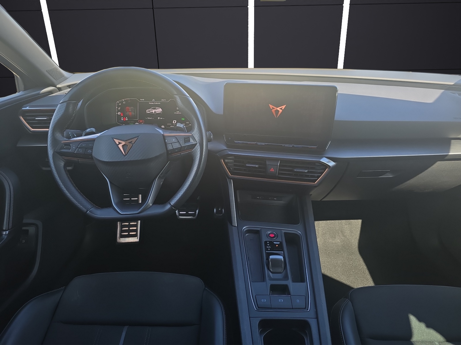 Fahrzeugabbildung CUPRA Leon 1.4 e-Hybrid DSG LED Navi GRA PDC SH 18