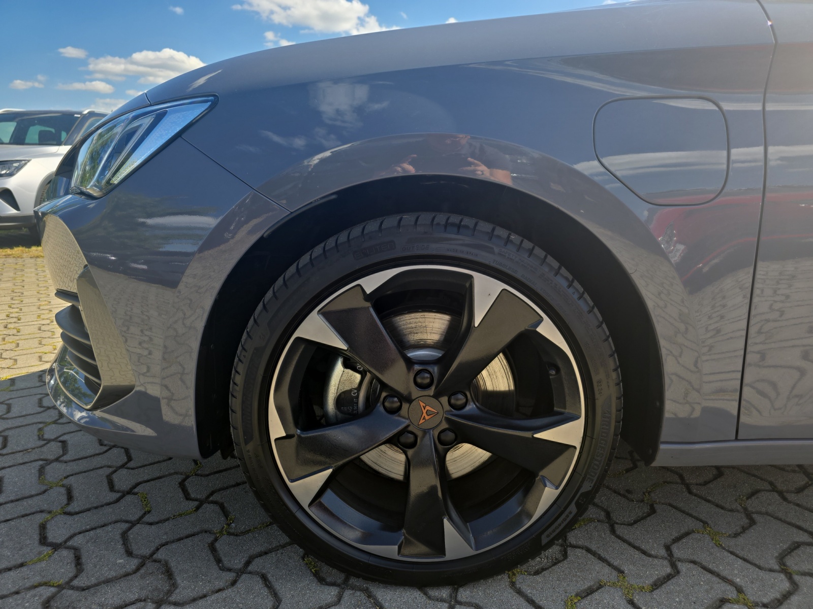 Fahrzeugabbildung CUPRA Leon 1.4 e-Hybrid DSG LED Navi GRA PDC SH 18