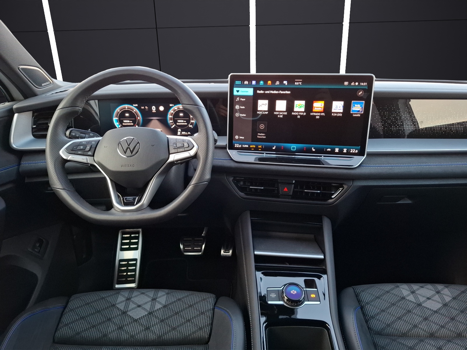 Fahrzeugabbildung Volkswagen Tayron TDI R-Line DSG 4M LEDplus AHK Navi AID HUD Harmann ACC RFK SH 20