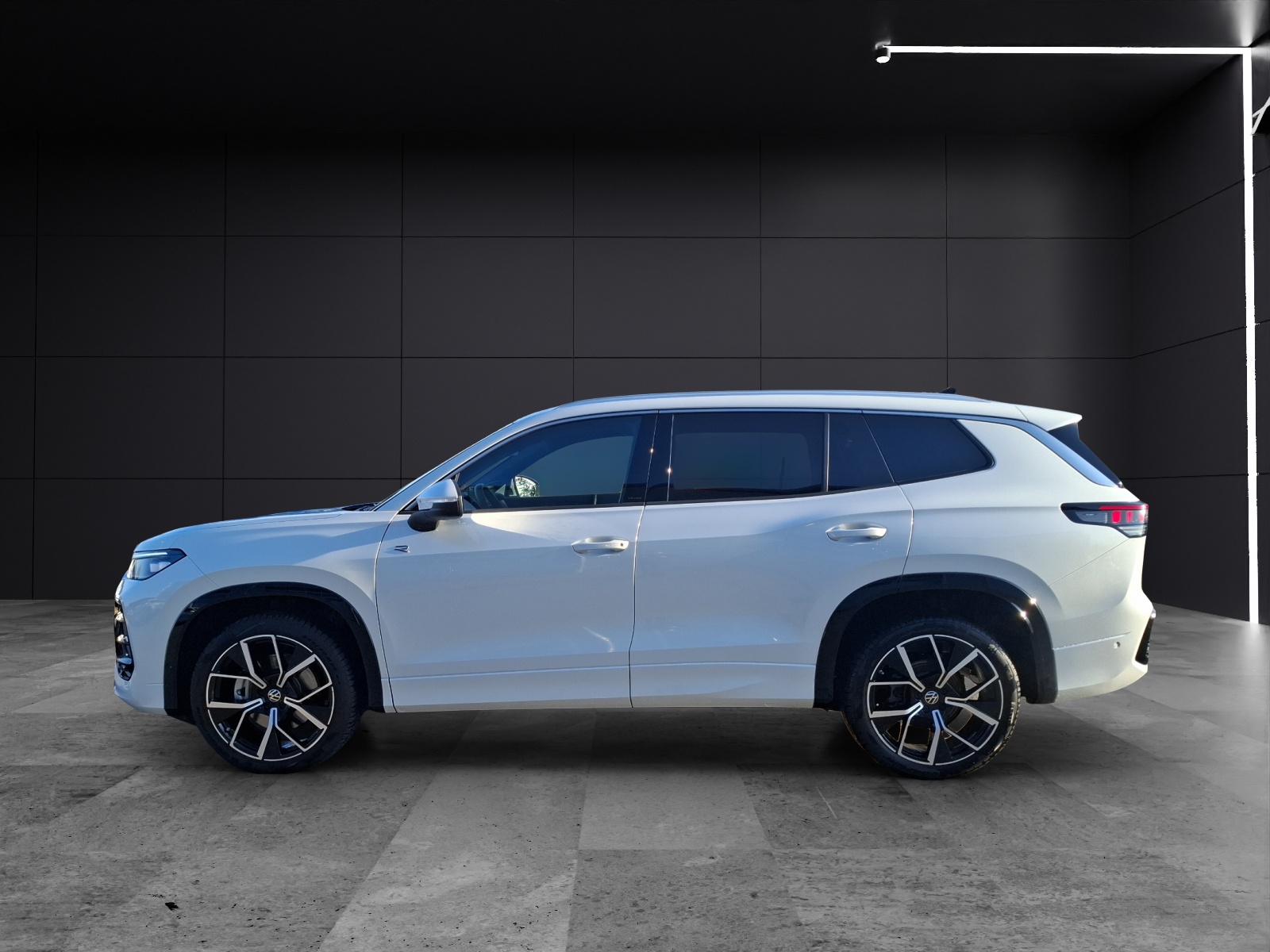 Fahrzeugabbildung Volkswagen Tayron TDI R-Line DSG 4M LEDplus AHK Navi AID HUD Harmann ACC RFK SH 20