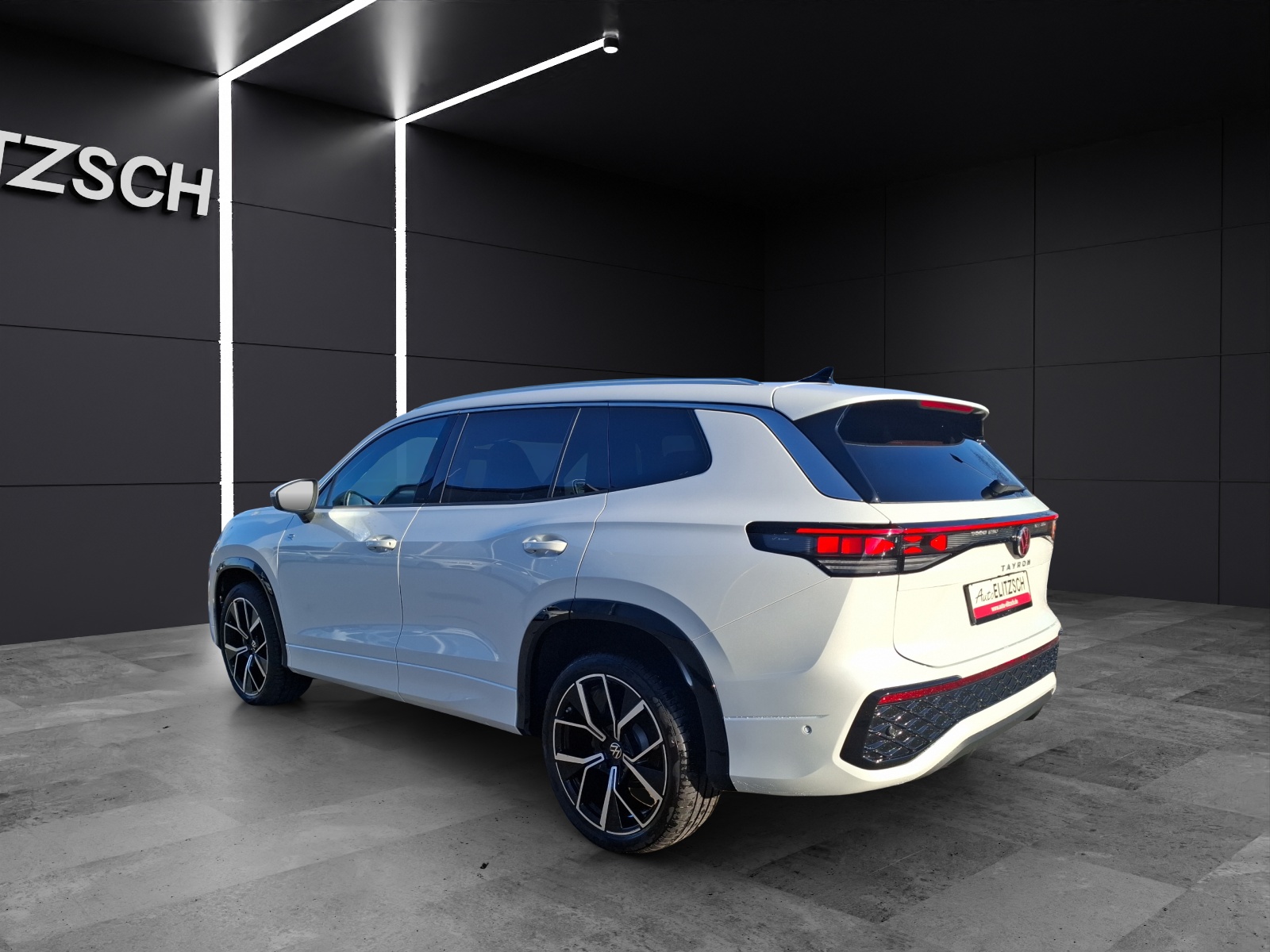 Fahrzeugabbildung Volkswagen Tayron TDI R-Line DSG 4M LEDplus AHK Navi AID HUD Harmann ACC RFK SH 20