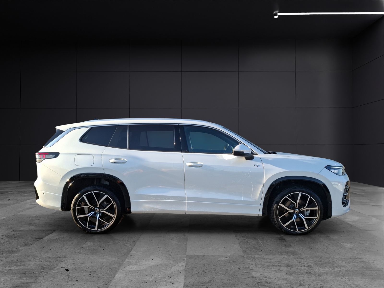 Fahrzeugabbildung Volkswagen Tayron TDI R-Line DSG 4M LEDplus AHK Navi AID HUD Harmann ACC RFK SH 20