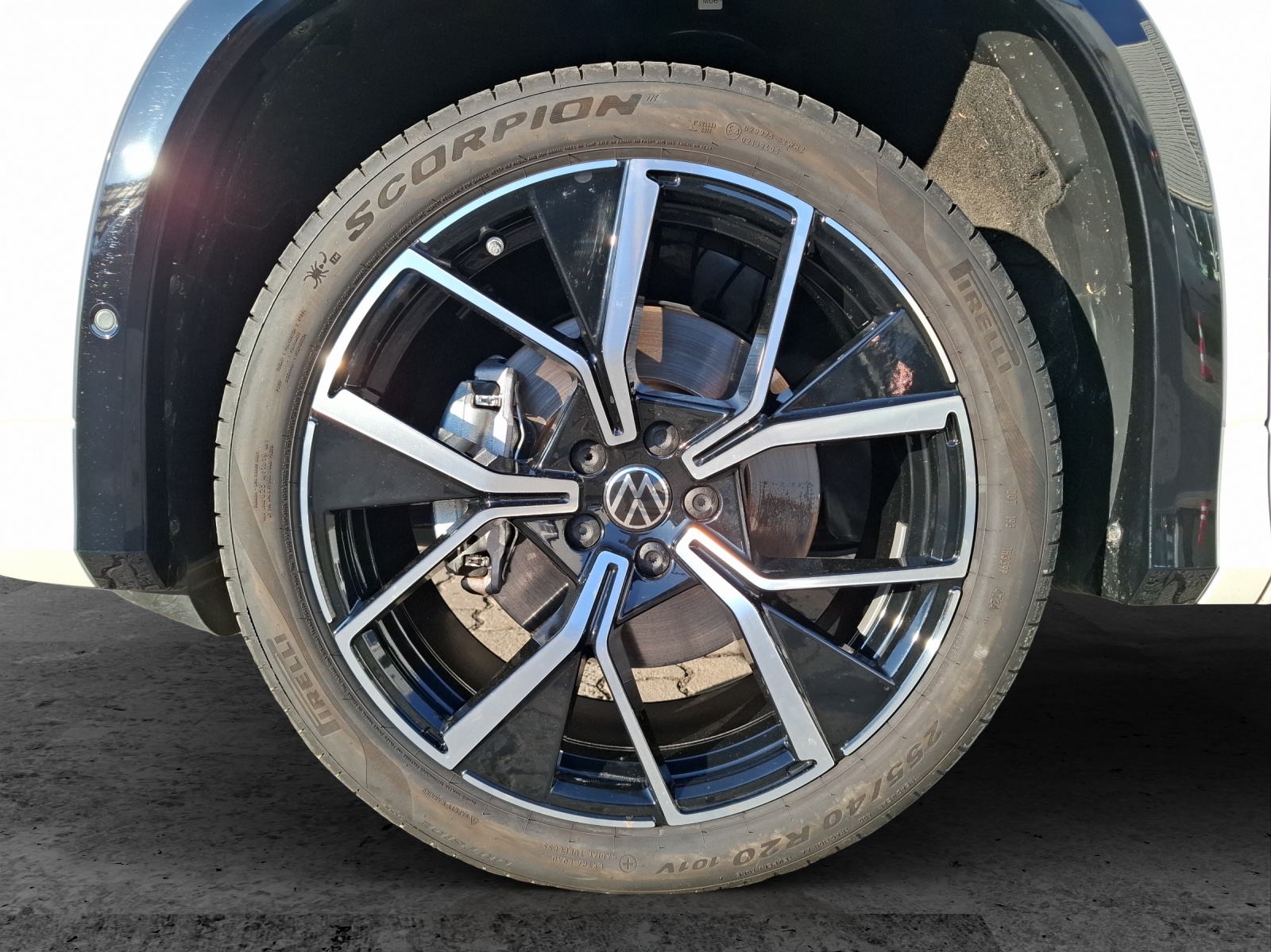 Fahrzeugabbildung Volkswagen Tayron TDI R-Line DSG 4M LEDplus AHK Navi AID HUD Harmann ACC RFK SH 20