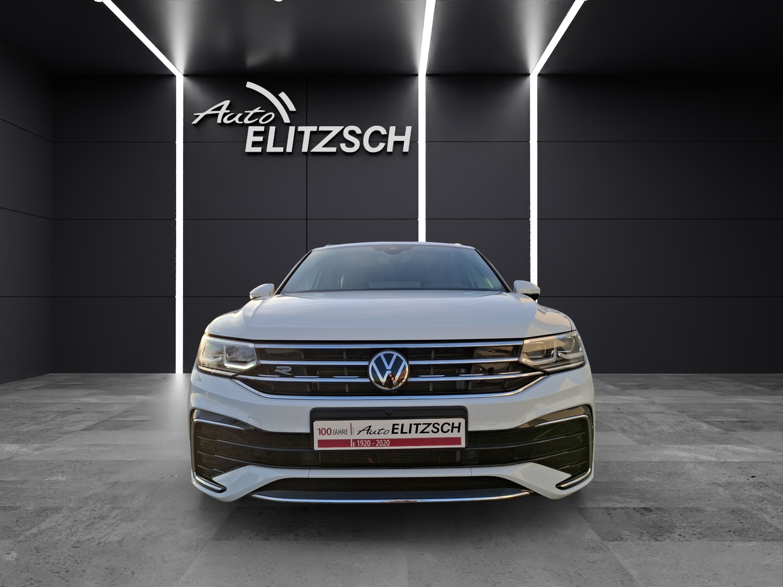 Fahrzeugabbildung Volkswagen Tiguan eHybrid R-Line DSG Matrix AHK Navi Pano AID ACC 360° SH 19