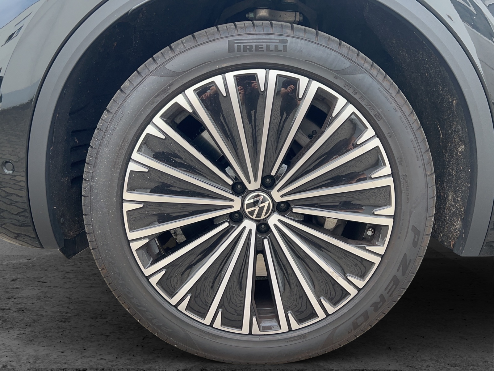 Fahrzeugabbildung Volkswagen Touareg eHybrid Elegance Matrix AHK Pano HUD AID Leder RFK 21