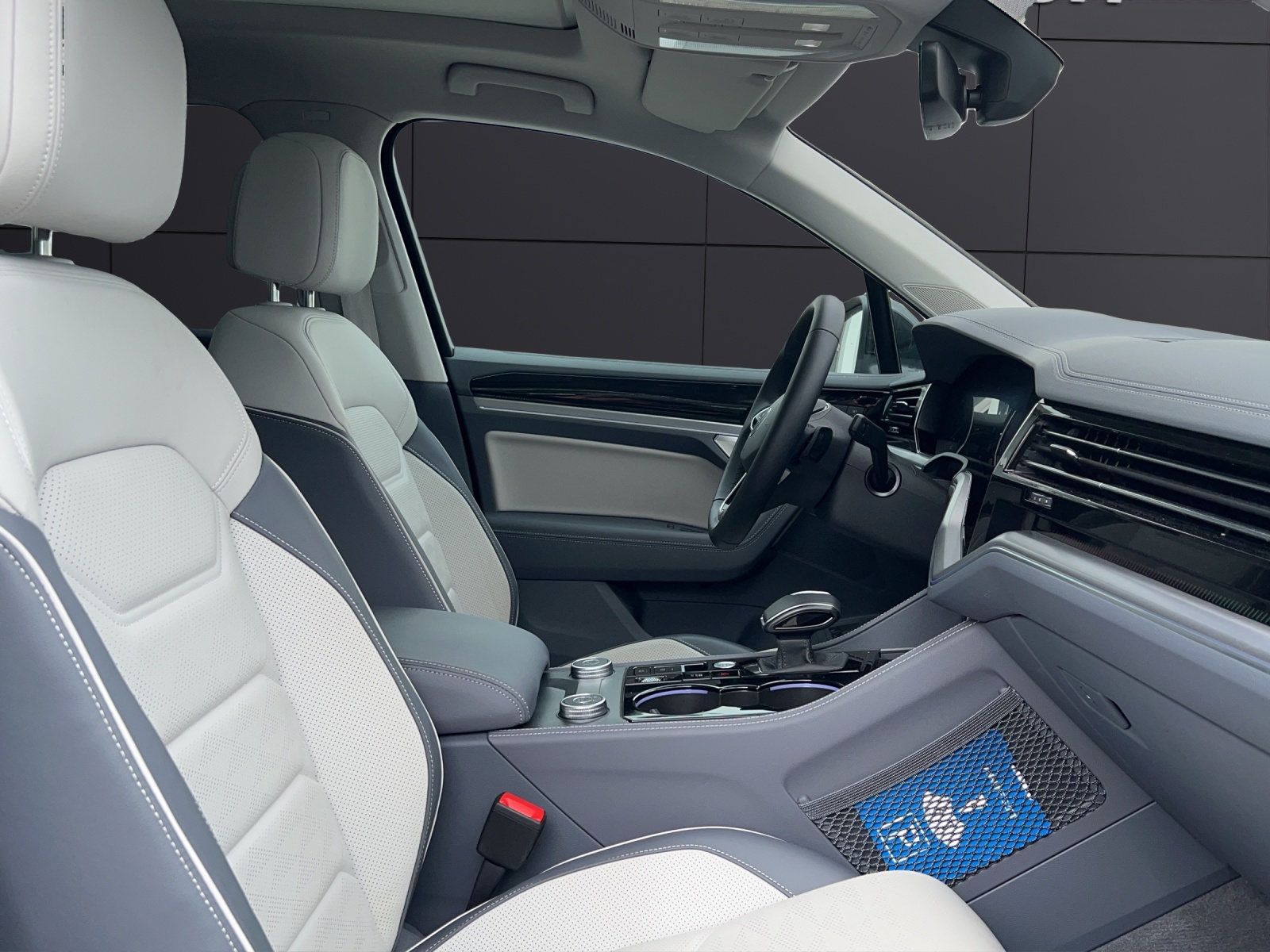 Fahrzeugabbildung Volkswagen Touareg eHybrid Elegance Matrix AHK Pano HUD AID Leder RFK 21