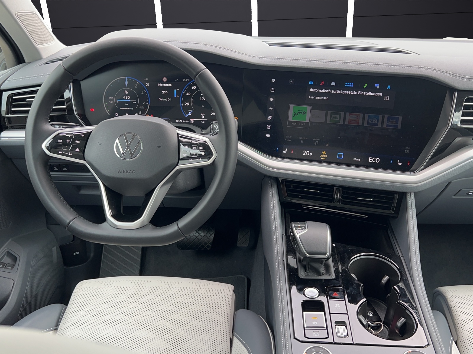 Fahrzeugabbildung Volkswagen Touareg eHybrid Elegance Matrix AHK Pano HUD AID Leder RFK 21