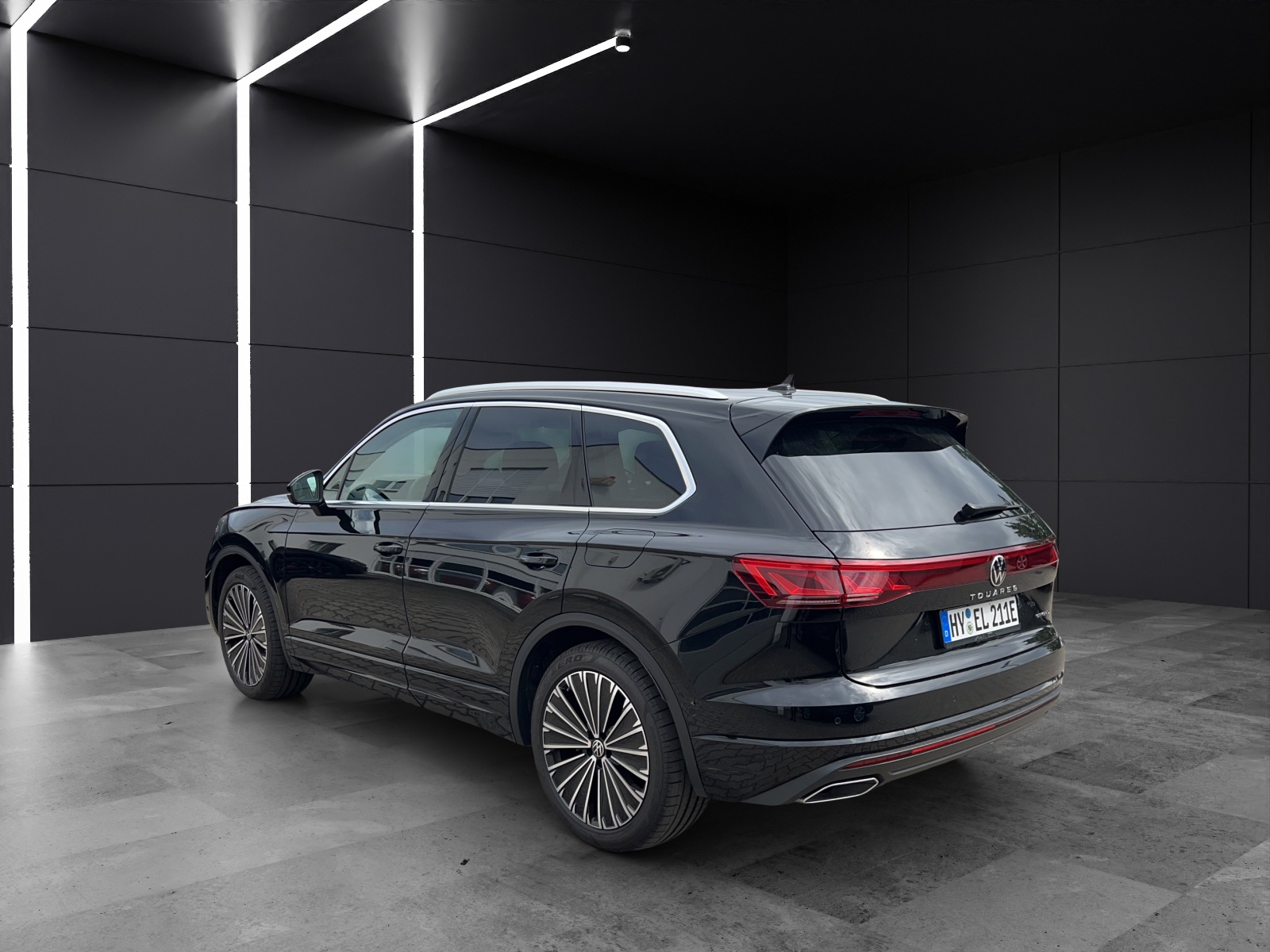Fahrzeugabbildung Volkswagen Touareg eHybrid Elegance Matrix AHK Pano HUD AID Leder RFK 21