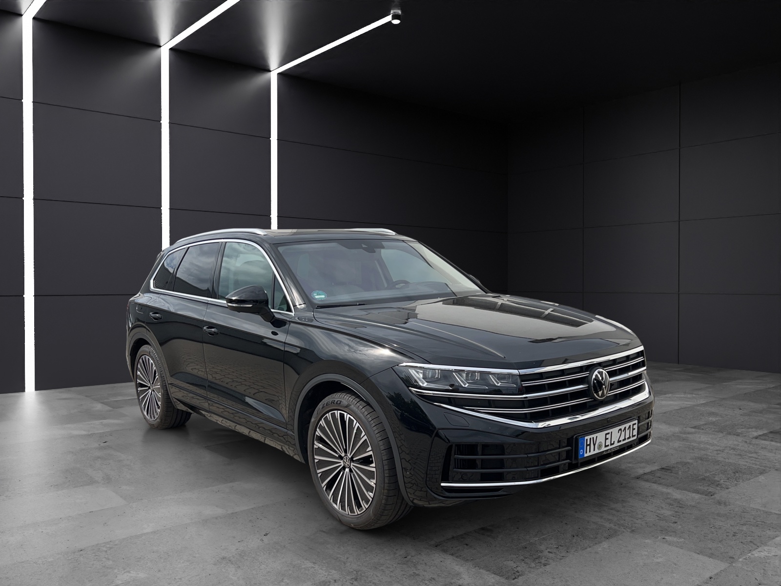 Fahrzeugabbildung Volkswagen Touareg eHybrid Elegance Matrix AHK Pano HUD AID Leder RFK 21