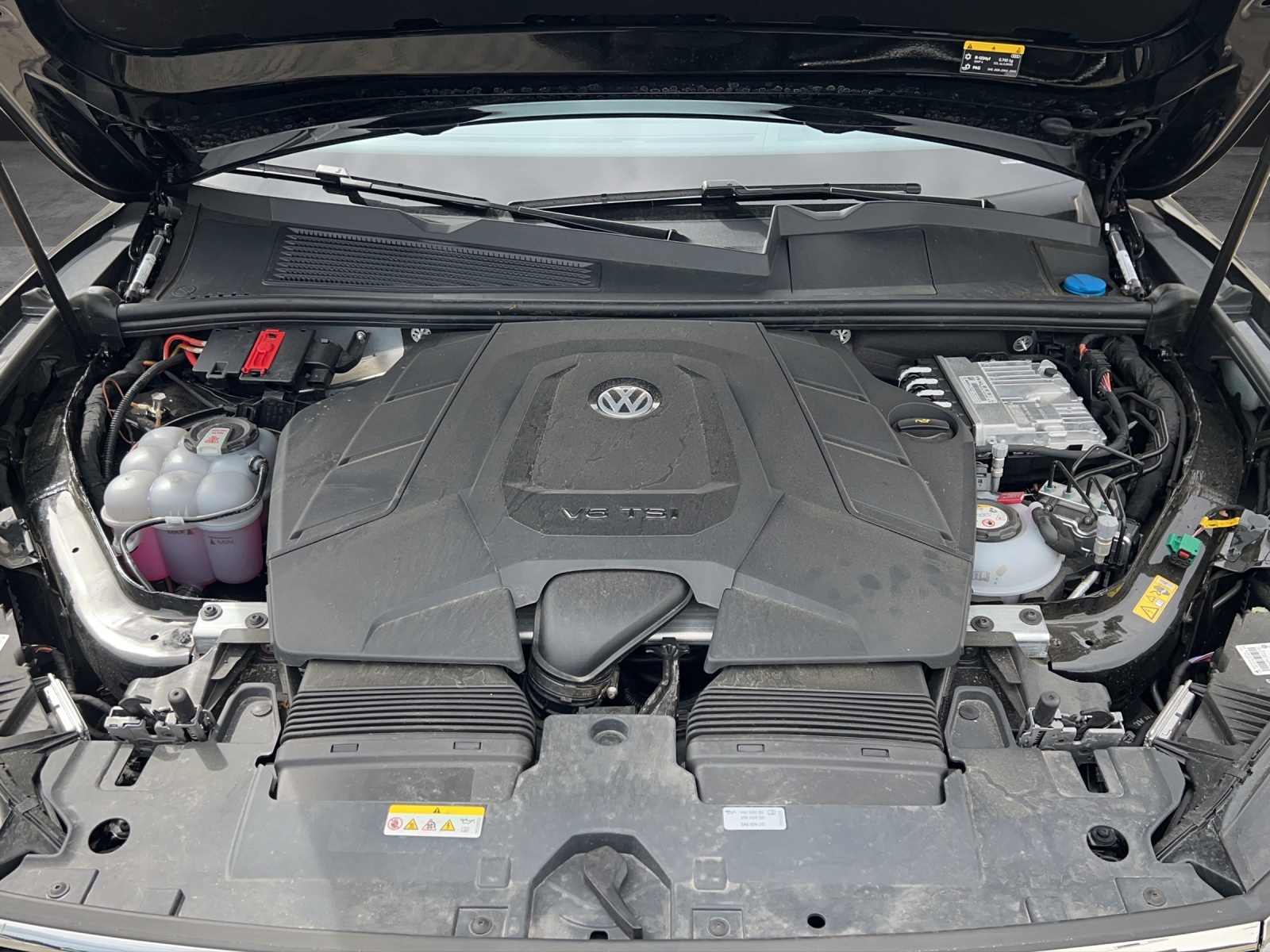 Fahrzeugabbildung Volkswagen Touareg eHybrid Elegance Matrix AHK Pano HUD AID Leder RFK 21