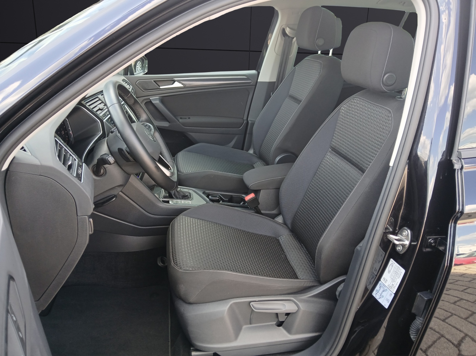 Fahrzeugabbildung Volkswagen Tiguan TDI United Matrix HuD 360° Kamera Keyless ACC Navi
