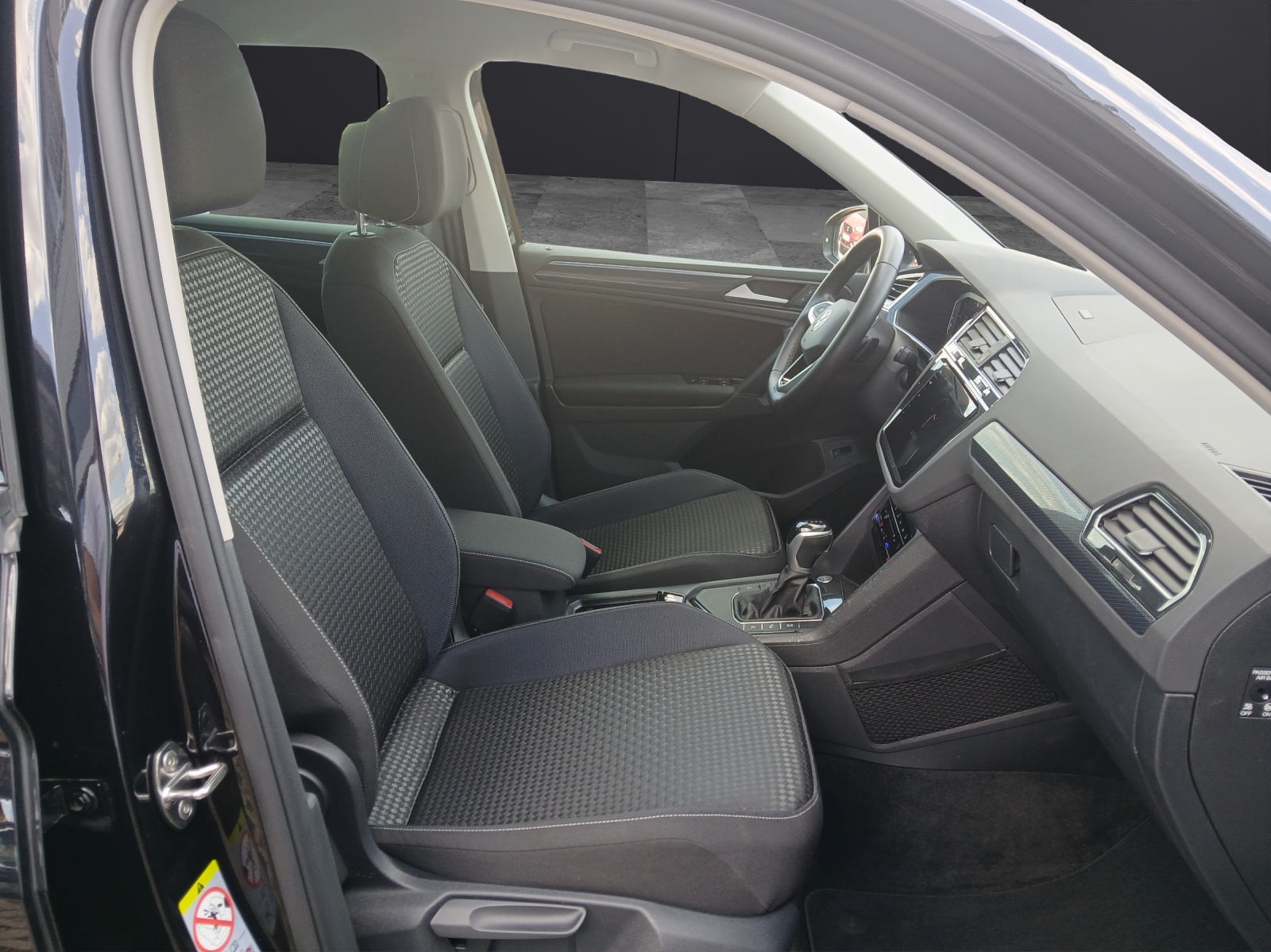 Fahrzeugabbildung Volkswagen Tiguan TDI United Matrix HuD 360° Kamera Keyless ACC Navi