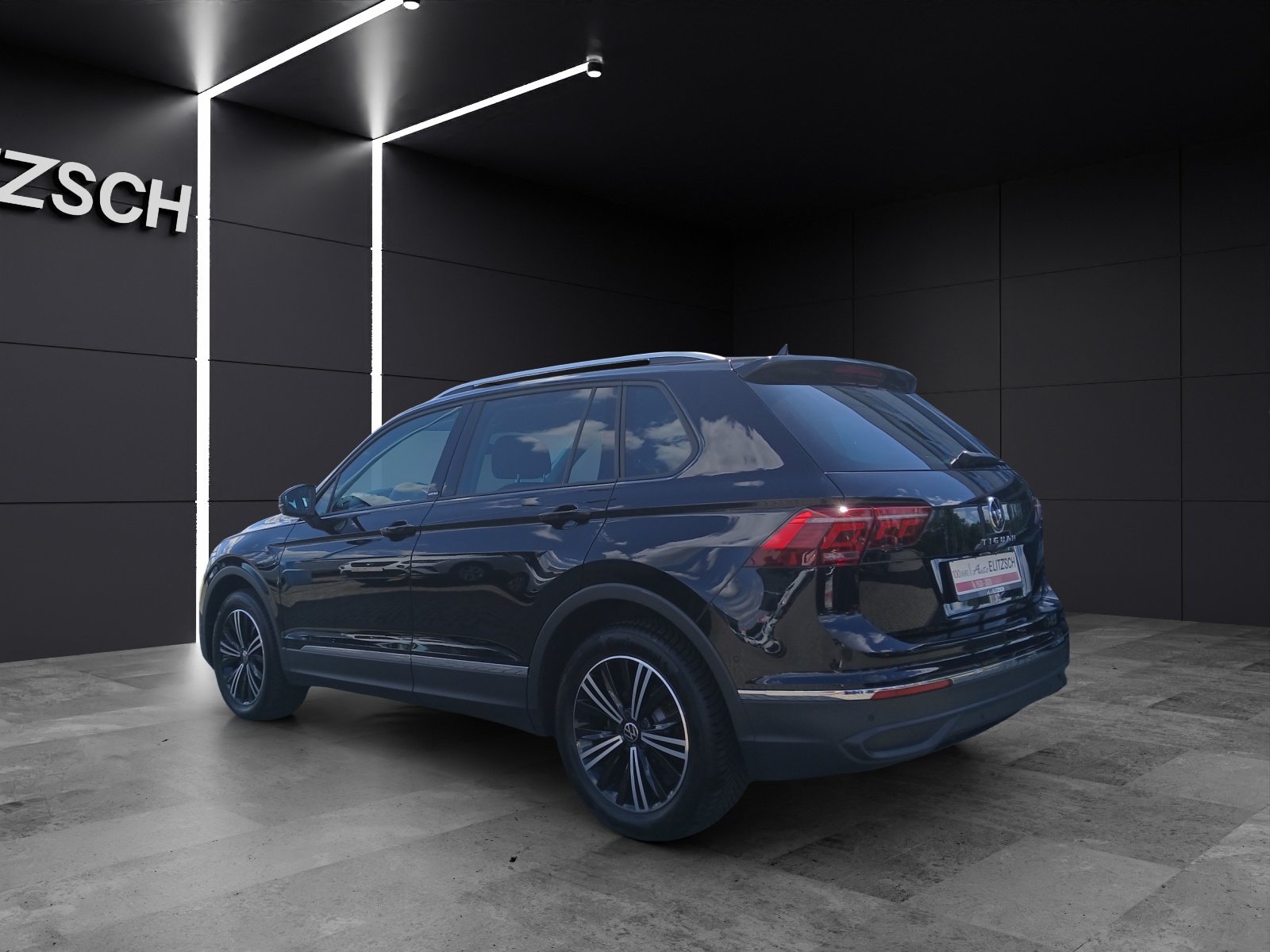 Fahrzeugabbildung Volkswagen Tiguan TDI United Matrix HuD 360° Kamera Keyless ACC Navi