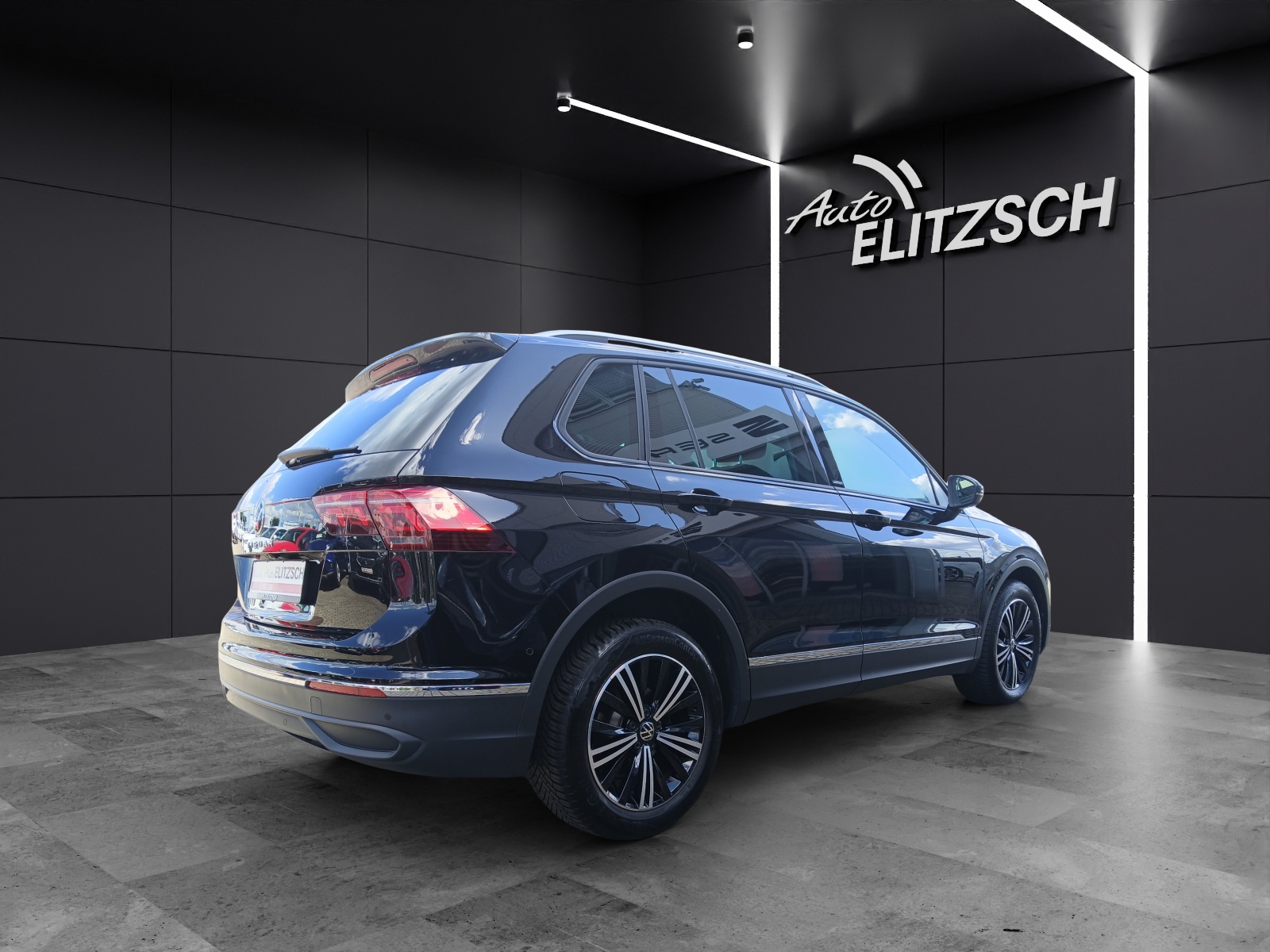 Fahrzeugabbildung Volkswagen Tiguan TDI United Matrix HuD 360° Kamera Keyless ACC Navi