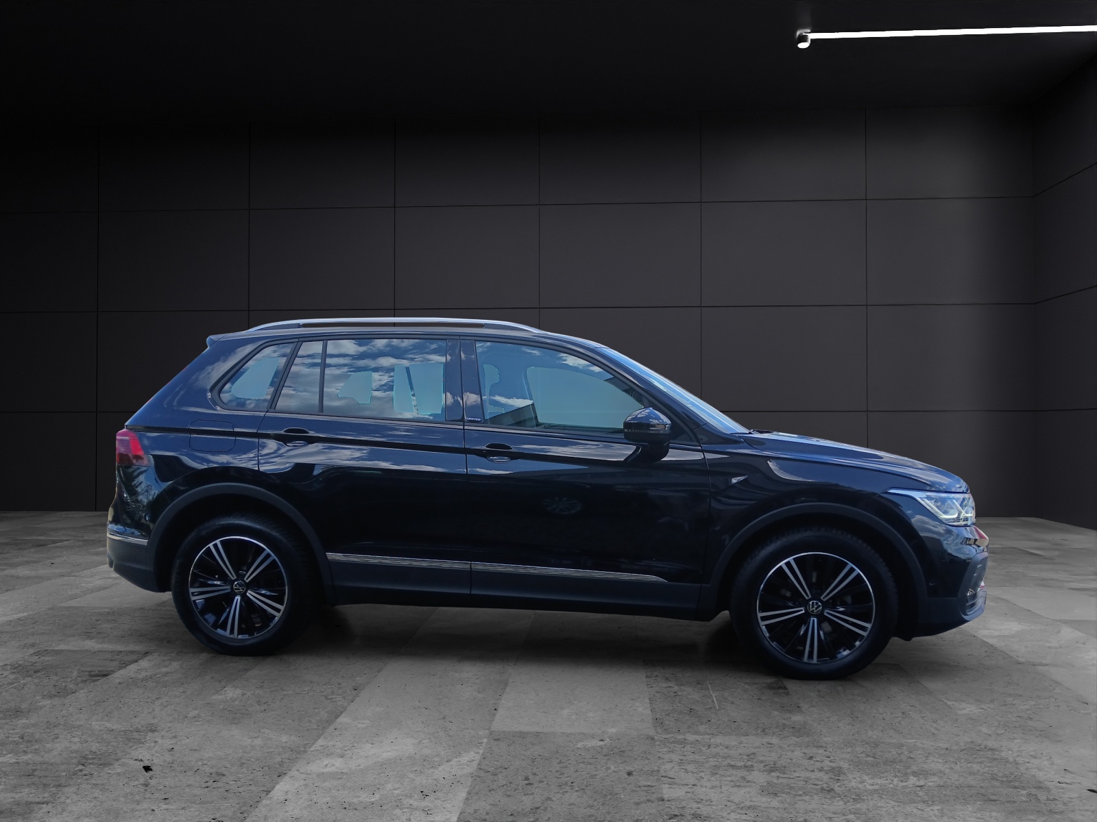 Fahrzeugabbildung Volkswagen Tiguan TDI United Matrix HuD 360° Kamera Keyless ACC Navi