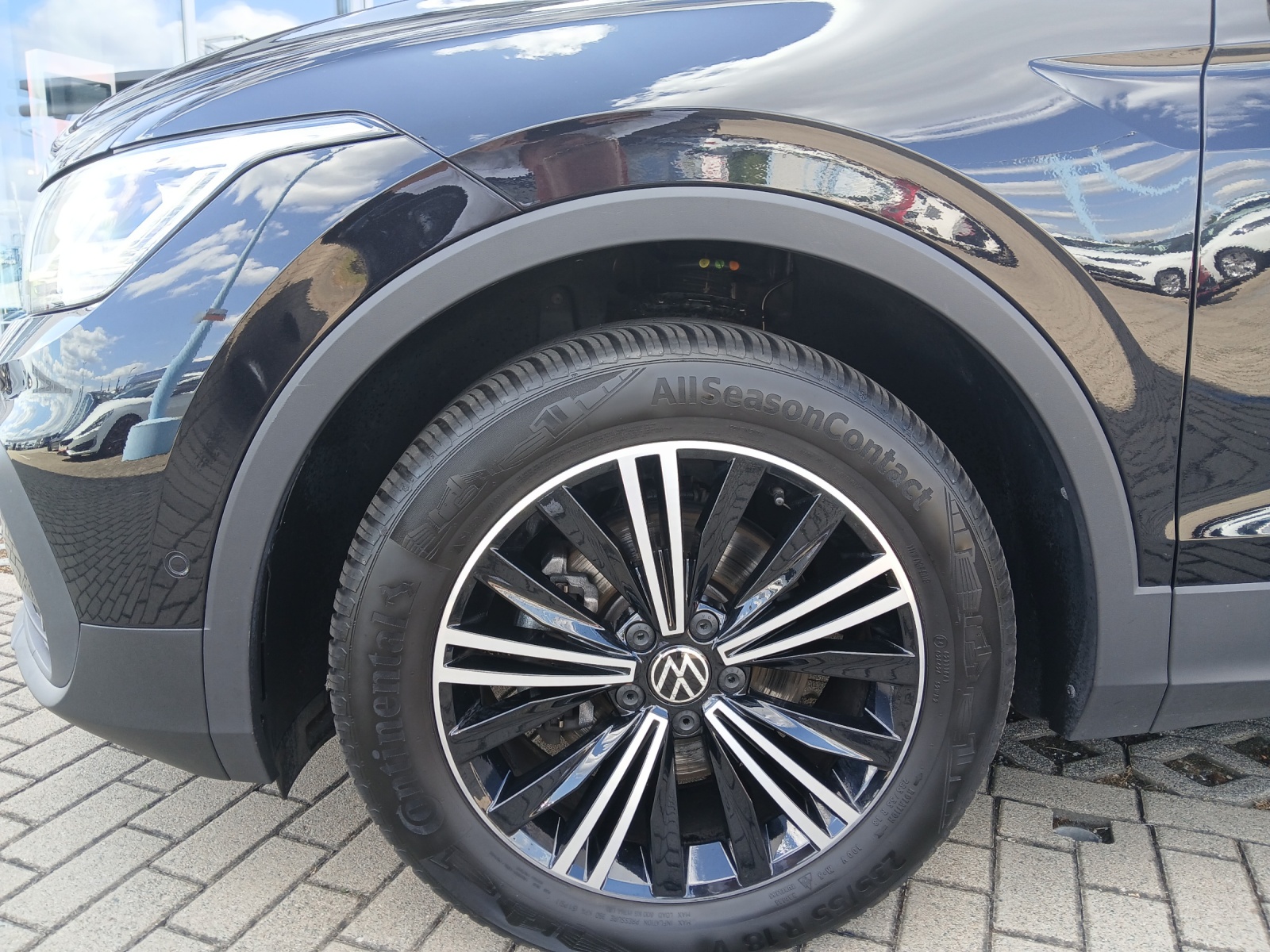 Fahrzeugabbildung Volkswagen Tiguan TDI United Matrix HuD 360° Kamera Keyless ACC Navi