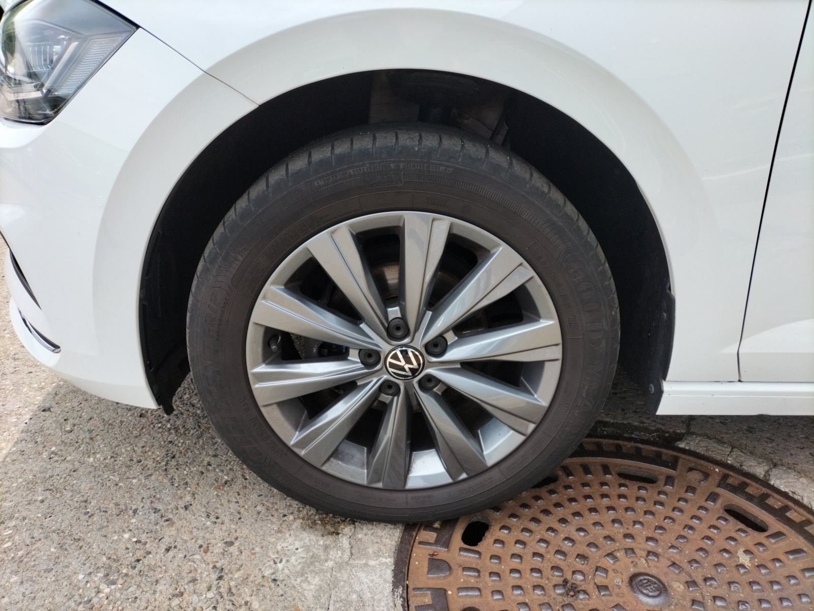 Fahrzeugabbildung Volkswagen Polo Highline TSI DSG LED ACC SHZ PDC WeConnect Navi Klima