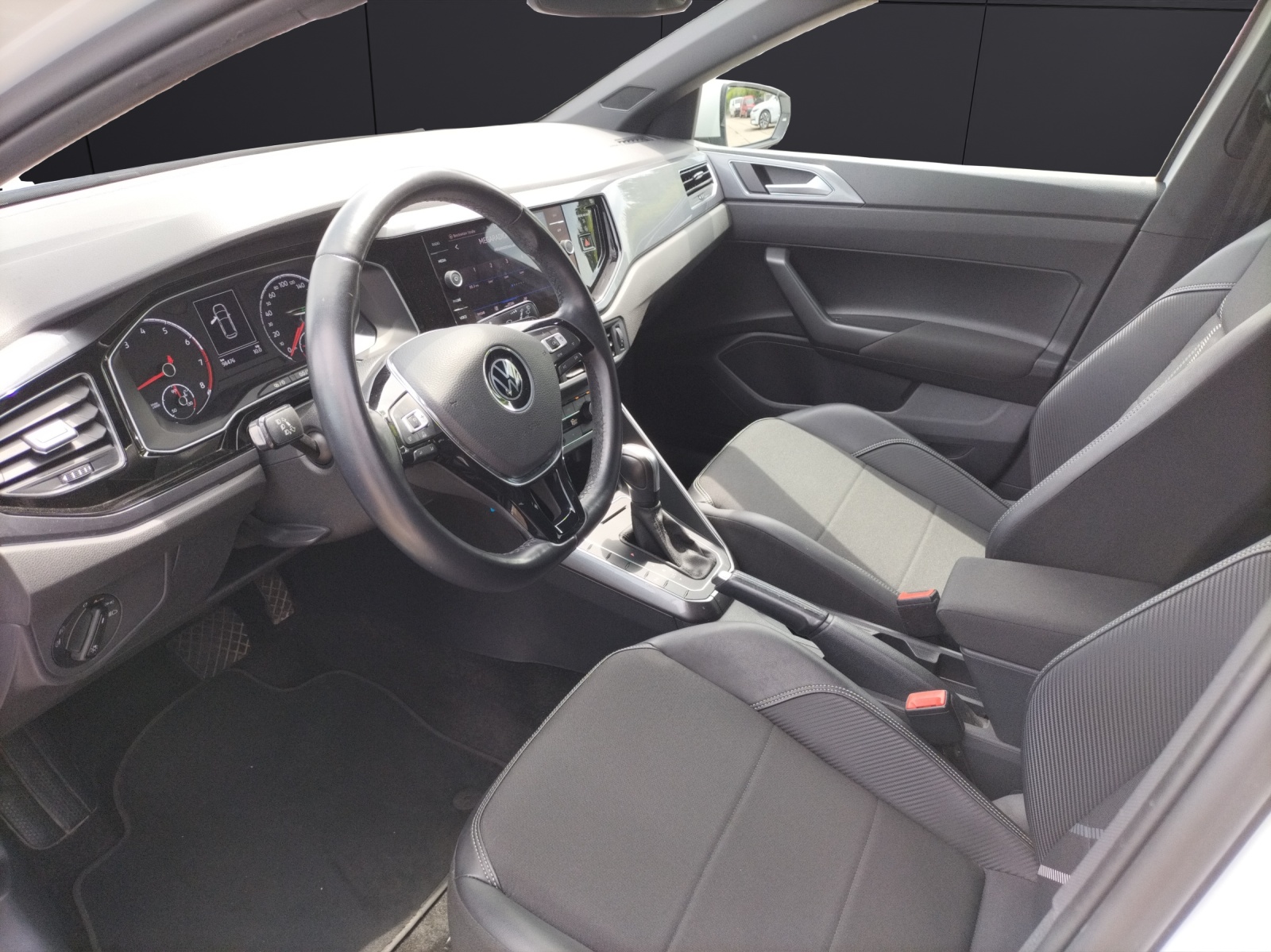 Fahrzeugabbildung Volkswagen Polo Highline TSI DSG LED ACC SHZ PDC WeConnect Navi Klima