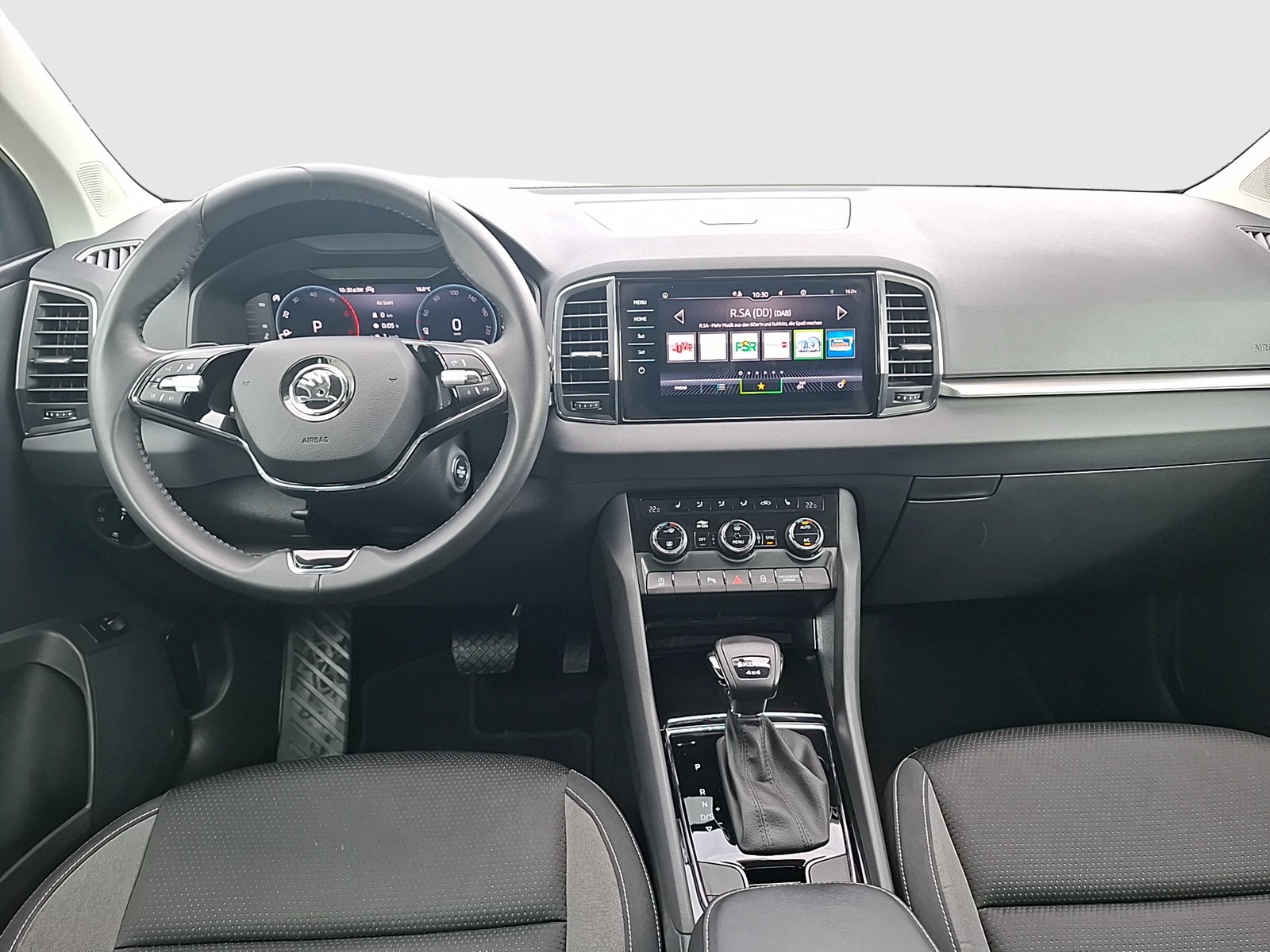 Fahrzeugabbildung SKODA Karoq TDI Tour 4x4 DSG LED AHK Navi GRA RFK SH