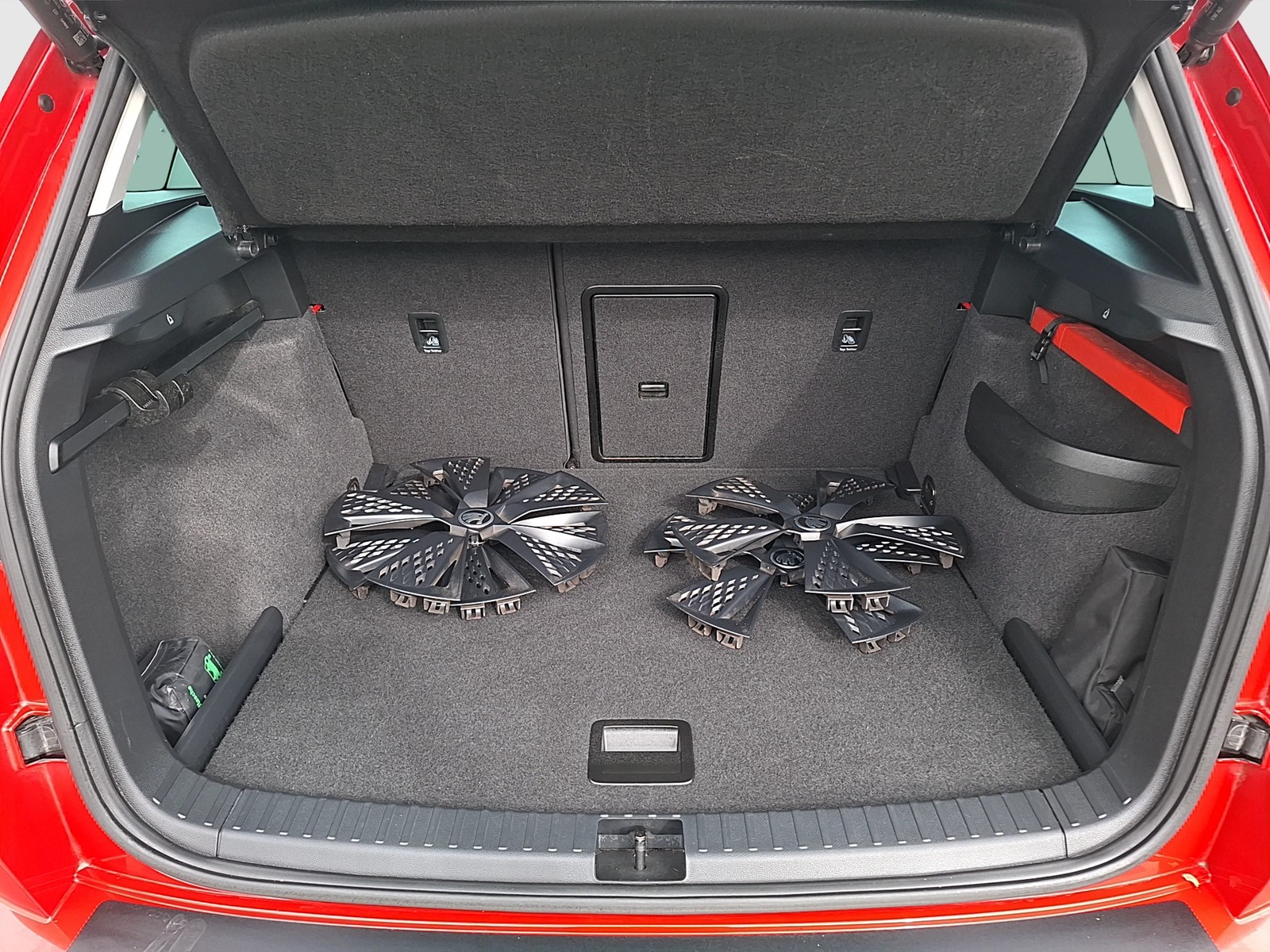 Fahrzeugabbildung SKODA Karoq TDI Tour 4x4 DSG LED AHK Navi GRA RFK SH